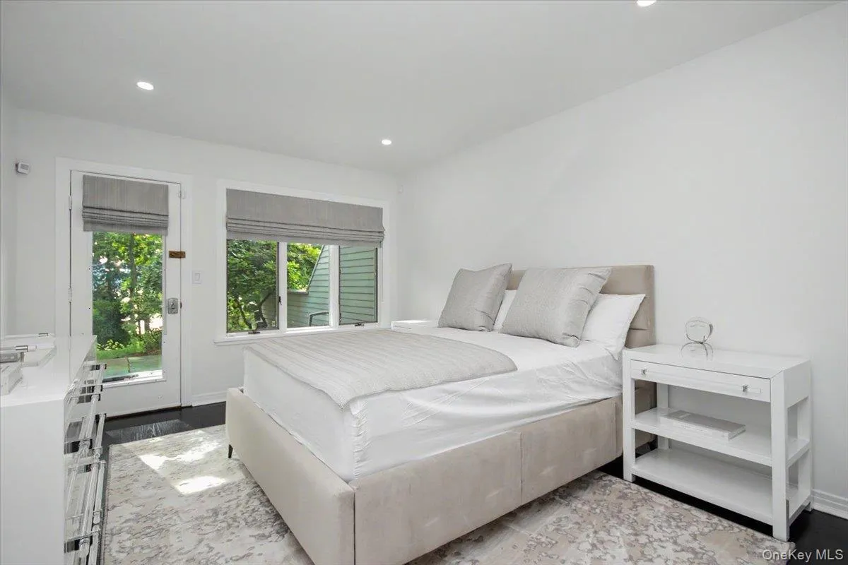 Guest bedroom on lower level. Guest bedroom on lower level.