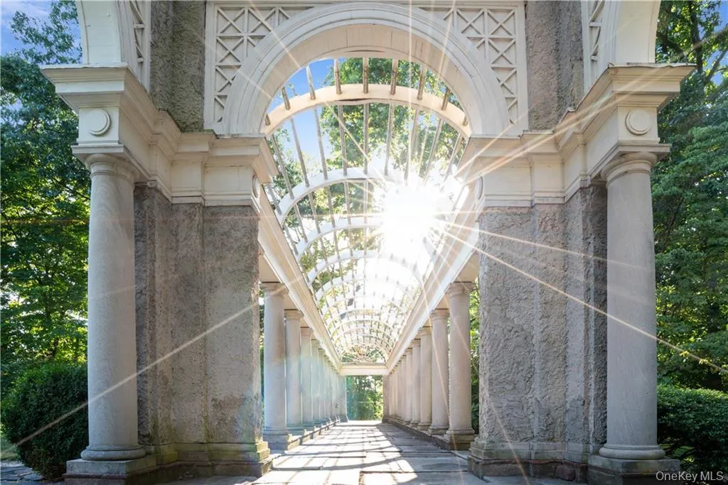 Tranquil path to Hudson River, Scarborough Park, and train station with Hudson Line service into Grand Central Terminal. Tranquil path to Hudson River, Scarborough Park, and train station with Hudson Line service into Grand Central Terminal.