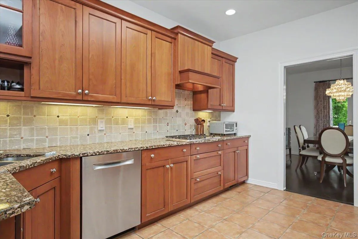 Granite counters, wood cabinets, ceramic tiled floor. Granite counters, wood cabinets, ceramic tiled floor.