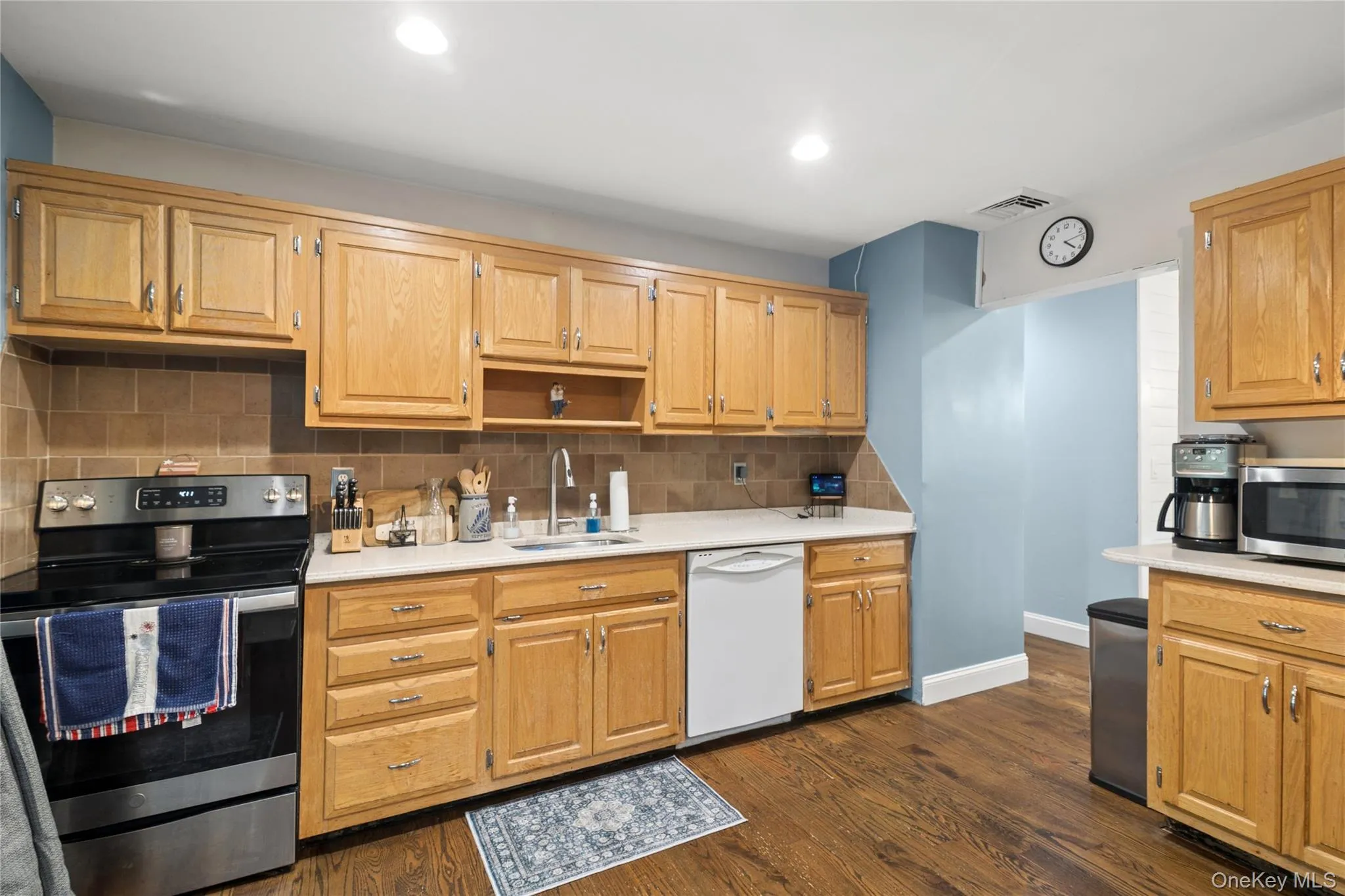 20 Cottage Drive, Brookhaven, NY, 4 Bedrooms Bedrooms, 9 Rooms Rooms,2 BathroomsBathrooms,Residential,For Rent,Cottage,0,1021712 20 Cottage Drive, Brookhaven, NY, 4 Bedrooms Bedrooms, 9 Rooms Rooms,2 BathroomsBathrooms,Residential,For Rent,Cottage,0,1021712