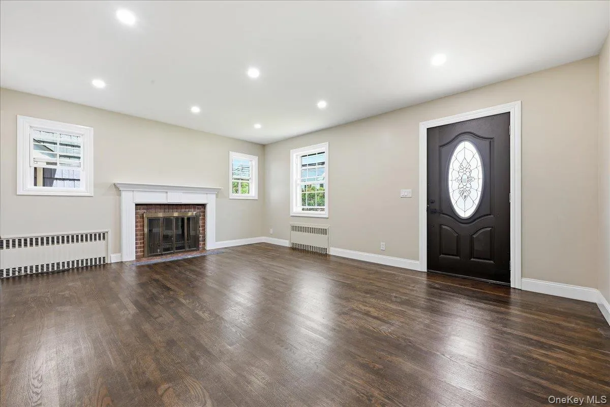 48 Flower Street, Oyster Bay, NY, 4 Bedrooms Bedrooms, 11 Rooms Rooms,2 BathroomsBathrooms,Residential,For Rent,Flower,0,1021727 48 Flower Street, Oyster Bay, NY, 4 Bedrooms Bedrooms, 11 Rooms Rooms,2 BathroomsBathrooms,Residential,For Rent,Flower,0,1021727