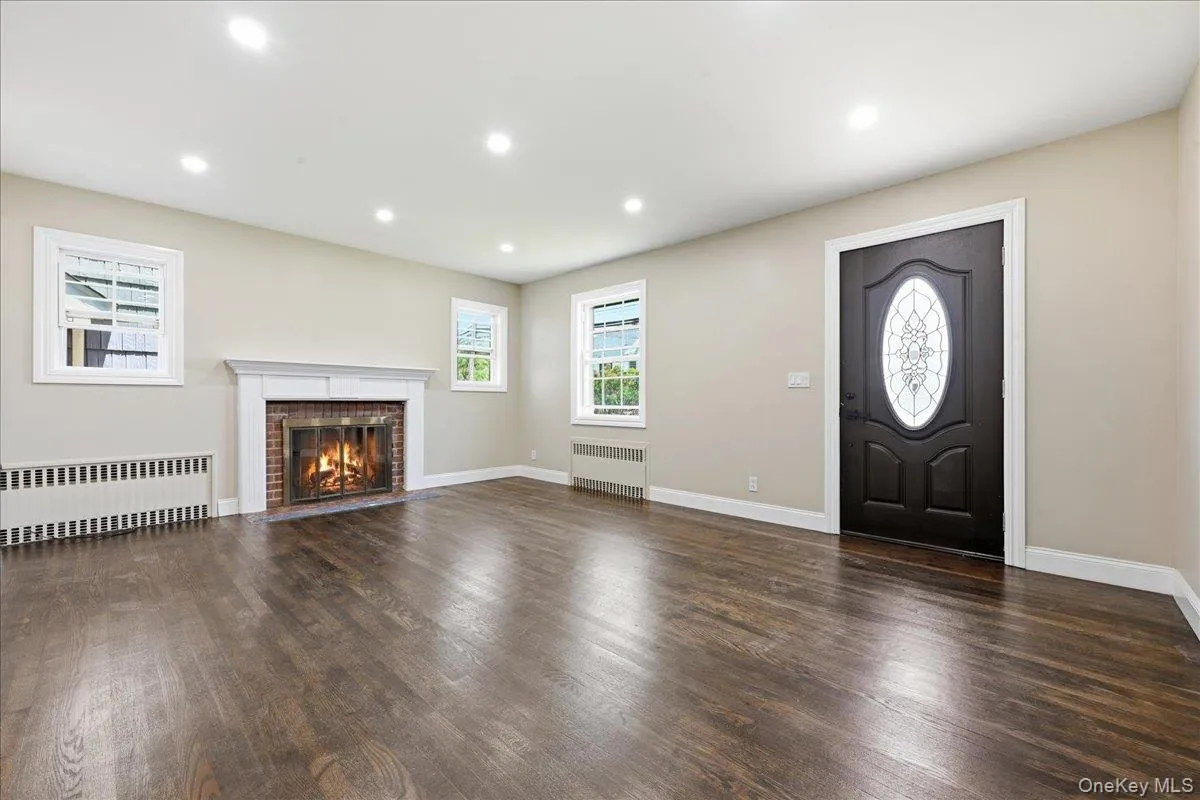 48 Flower Street, Oyster Bay, NY, 4 Bedrooms Bedrooms, 11 Rooms Rooms,2 BathroomsBathrooms,Residential,For Rent,Flower,0,1021727 48 Flower Street, Oyster Bay, NY, 4 Bedrooms Bedrooms, 11 Rooms Rooms,2 BathroomsBathrooms,Residential,For Rent,Flower,0,1021727
