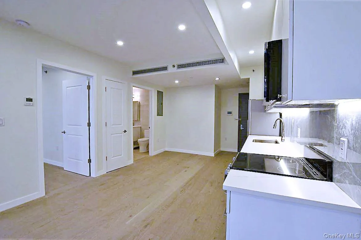 41-26 44th Street, New York, NY, 1 Bedroom Bedrooms, 3 Rooms Rooms,1 BathroomBathrooms,Residential Lease,For Rent,44th,0,1021752 41-26 44th Street, New York, NY, 1 Bedroom Bedrooms, 3 Rooms Rooms,1 BathroomBathrooms,Residential Lease,For Rent,44th,0,1021752