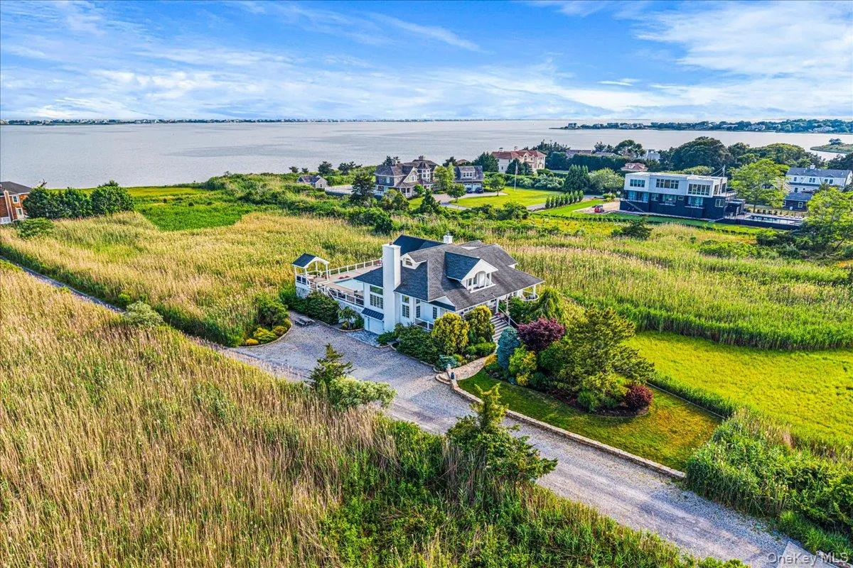 13 Bay Meadow, Southampton, NY, 4 Bedrooms Bedrooms, 16 Rooms Rooms,4 BathroomsBathrooms,Residential Lease,For Rent,Bay Meadow,0,1021777 13 Bay Meadow, Southampton, NY, 4 Bedrooms Bedrooms, 16 Rooms Rooms,4 BathroomsBathrooms,Residential Lease,For Rent,Bay Meadow,0,1021777