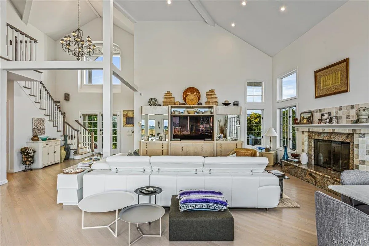 13 Bay Meadow, Southampton, NY, 4 Bedrooms Bedrooms, 16 Rooms Rooms,4 BathroomsBathrooms,Residential Lease,For Rent,Bay Meadow,0,1021777 13 Bay Meadow, Southampton, NY, 4 Bedrooms Bedrooms, 16 Rooms Rooms,4 BathroomsBathrooms,Residential Lease,For Rent,Bay Meadow,0,1021777