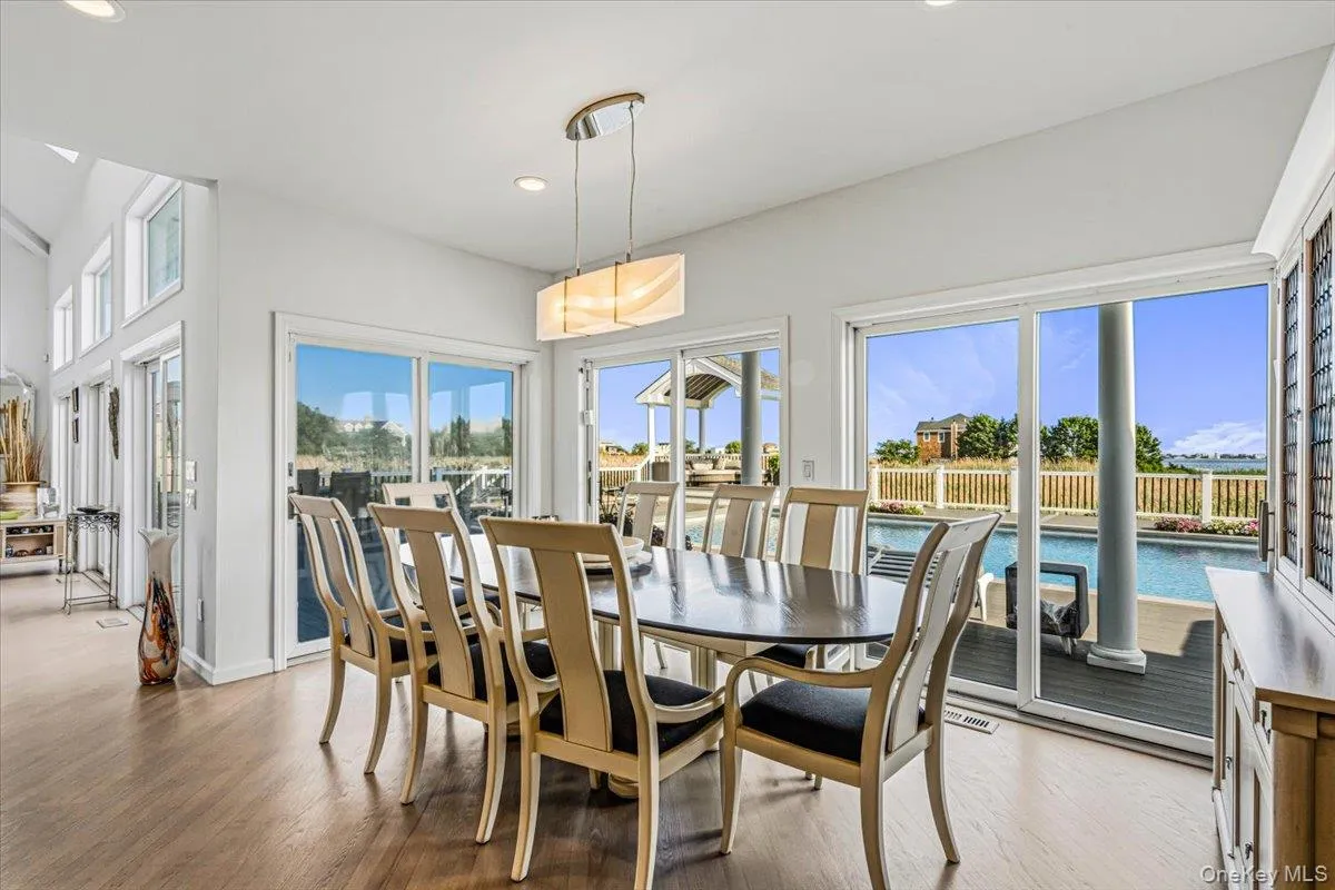 13 Bay Meadow, Southampton, NY, 4 Bedrooms Bedrooms, 16 Rooms Rooms,4 BathroomsBathrooms,Residential Lease,For Rent,Bay Meadow,0,1021777 13 Bay Meadow, Southampton, NY, 4 Bedrooms Bedrooms, 16 Rooms Rooms,4 BathroomsBathrooms,Residential Lease,For Rent,Bay Meadow,0,1021777