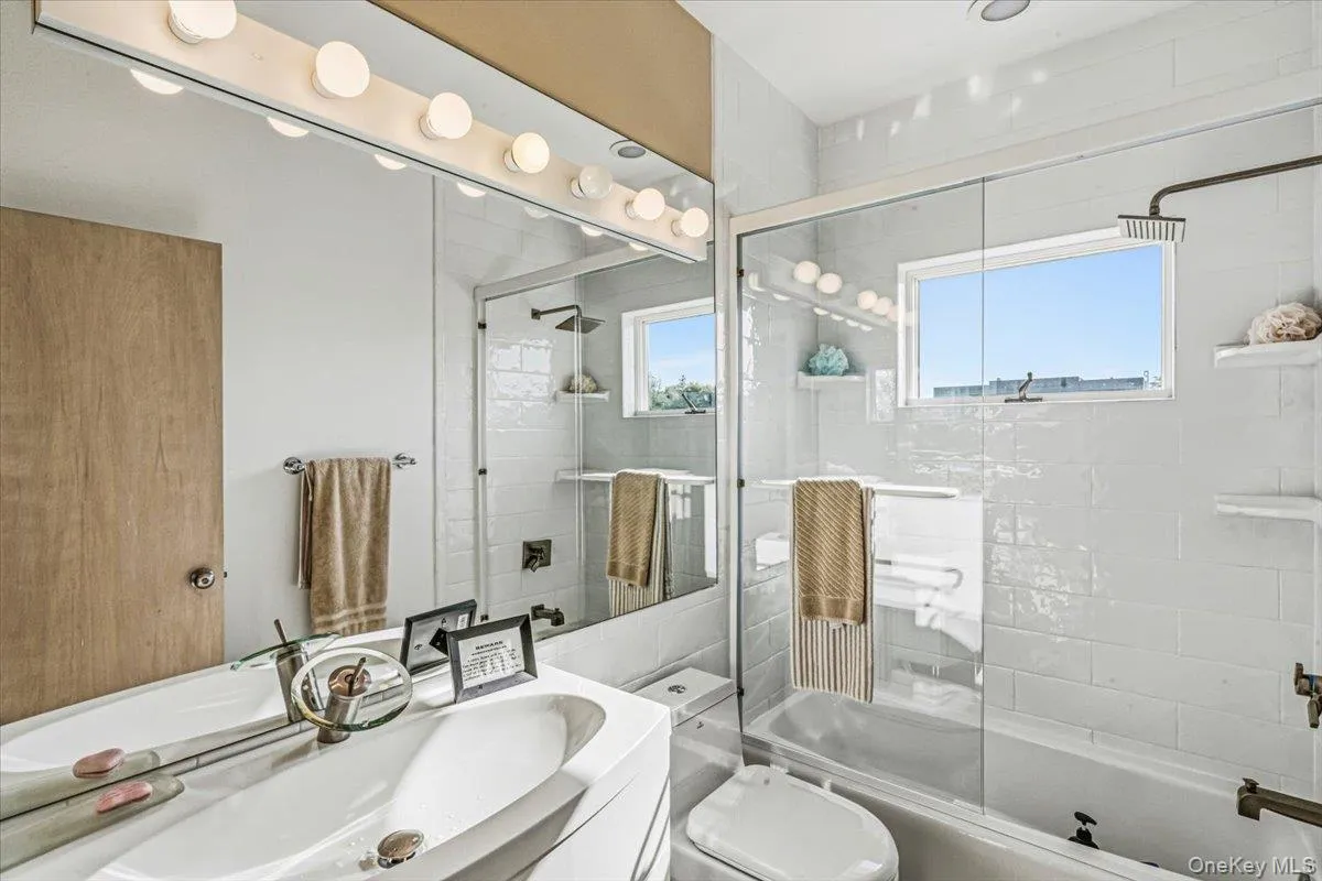 13 Bay Meadow, Southampton, NY, 4 Bedrooms Bedrooms, 16 Rooms Rooms,4 BathroomsBathrooms,Residential Lease,For Rent,Bay Meadow,0,1021777 13 Bay Meadow, Southampton, NY, 4 Bedrooms Bedrooms, 16 Rooms Rooms,4 BathroomsBathrooms,Residential Lease,For Rent,Bay Meadow,0,1021777