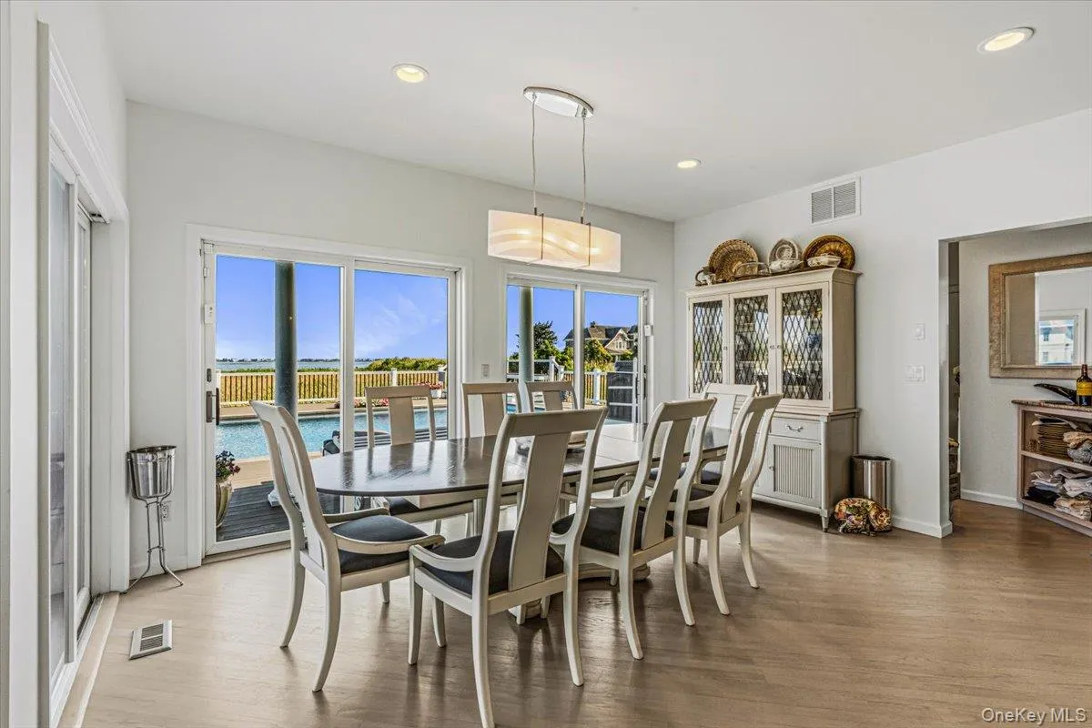 13 Bay Meadow, Southampton, NY, 4 Bedrooms Bedrooms, 16 Rooms Rooms,4 BathroomsBathrooms,Residential Lease,For Rent,Bay Meadow,0,1021777 13 Bay Meadow, Southampton, NY, 4 Bedrooms Bedrooms, 16 Rooms Rooms,4 BathroomsBathrooms,Residential Lease,For Rent,Bay Meadow,0,1021777