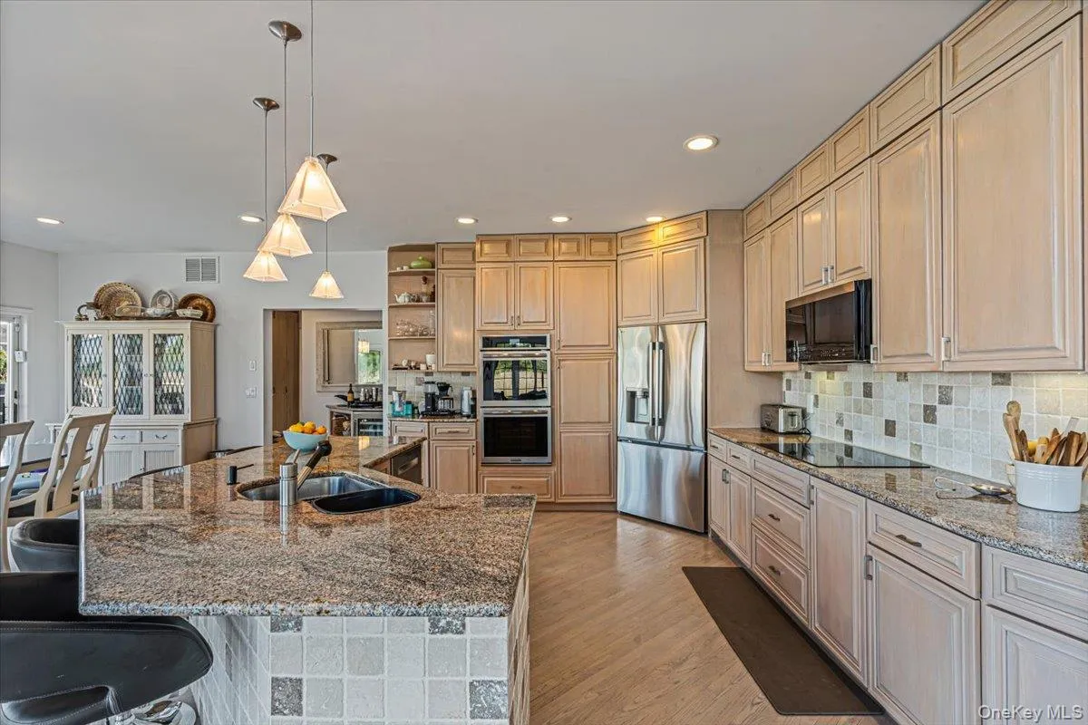 13 Bay Meadow, Southampton, NY, 4 Bedrooms Bedrooms, 16 Rooms Rooms,4 BathroomsBathrooms,Residential Lease,For Rent,Bay Meadow,0,1021777 13 Bay Meadow, Southampton, NY, 4 Bedrooms Bedrooms, 16 Rooms Rooms,4 BathroomsBathrooms,Residential Lease,For Rent,Bay Meadow,0,1021777
