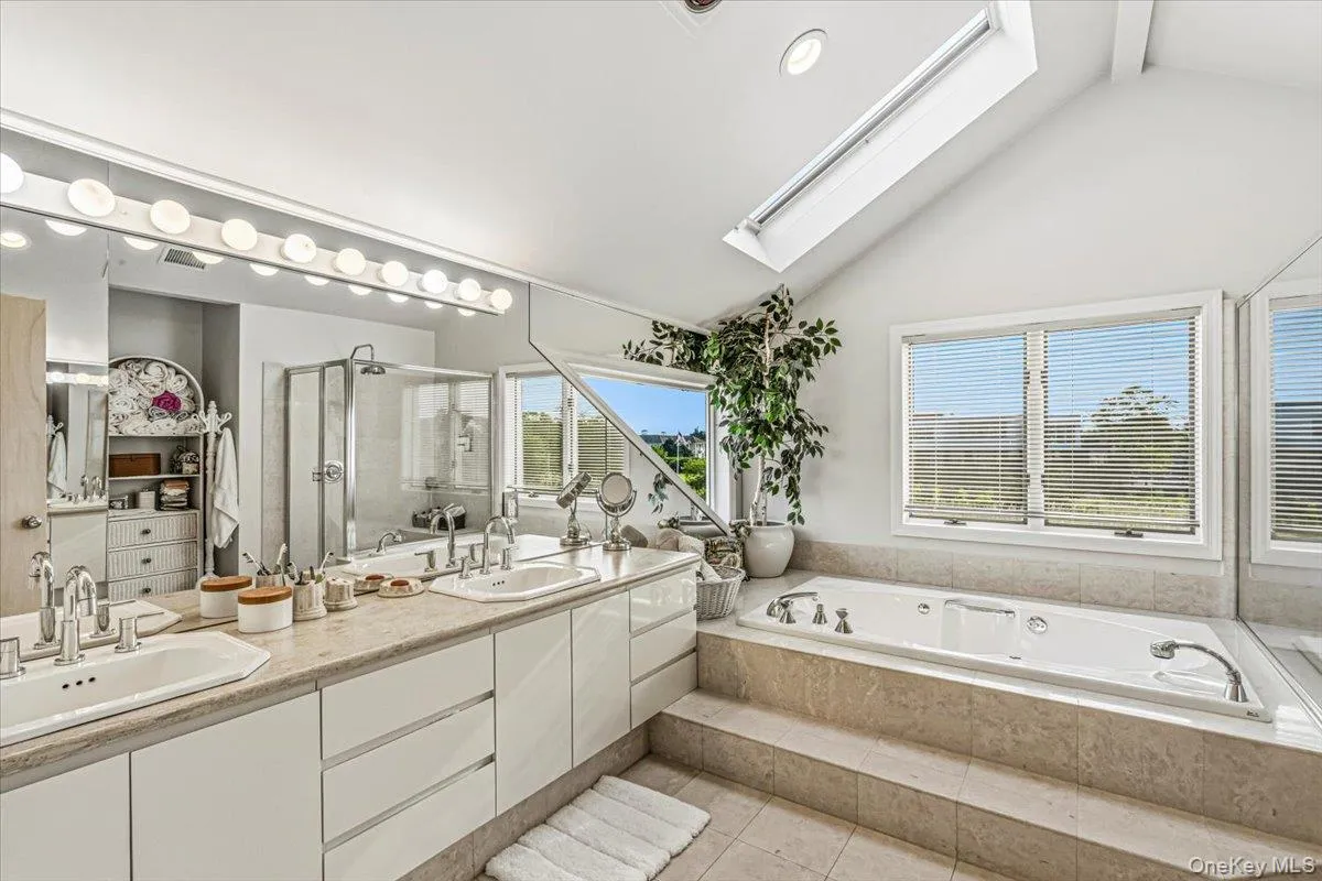 13 Bay Meadow, Southampton, NY, 4 Bedrooms Bedrooms, 16 Rooms Rooms,4 BathroomsBathrooms,Residential Lease,For Rent,Bay Meadow,0,1021777 13 Bay Meadow, Southampton, NY, 4 Bedrooms Bedrooms, 16 Rooms Rooms,4 BathroomsBathrooms,Residential Lease,For Rent,Bay Meadow,0,1021777