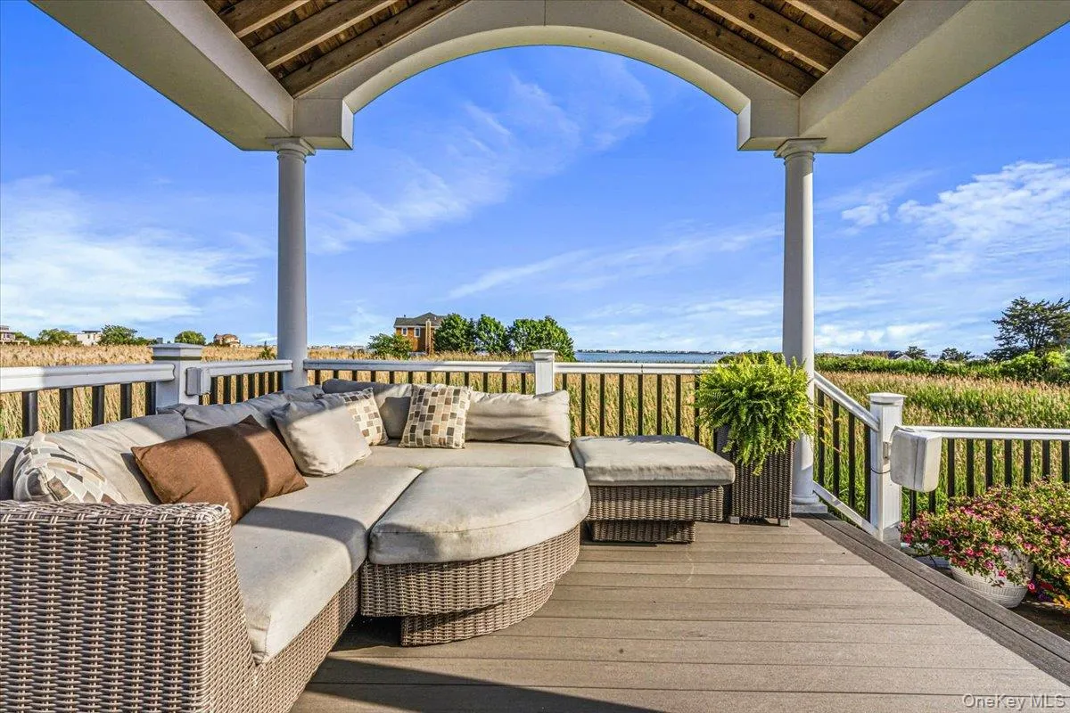 13 Bay Meadow, Southampton, NY, 4 Bedrooms Bedrooms, 16 Rooms Rooms,4 BathroomsBathrooms,Residential Lease,For Rent,Bay Meadow,0,1021777 13 Bay Meadow, Southampton, NY, 4 Bedrooms Bedrooms, 16 Rooms Rooms,4 BathroomsBathrooms,Residential Lease,For Rent,Bay Meadow,0,1021777
