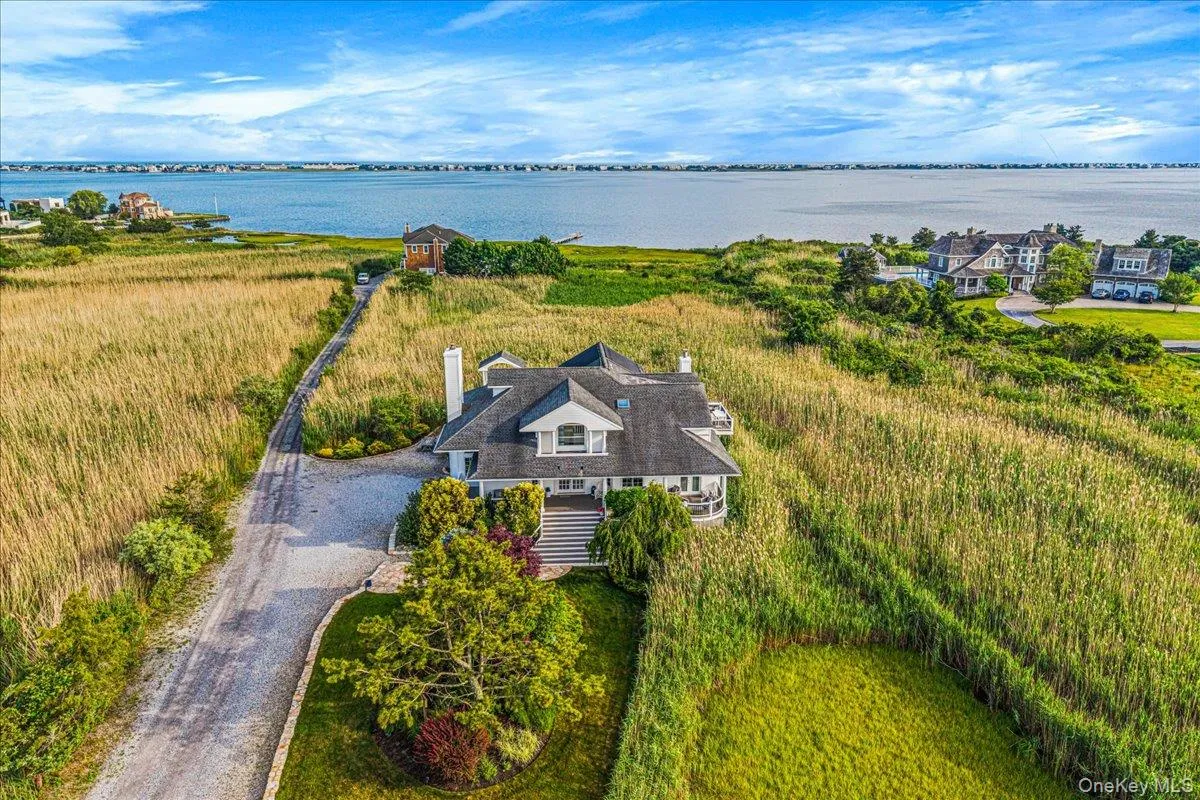 13 Bay Meadow, Southampton, NY, 4 Bedrooms Bedrooms, 16 Rooms Rooms,4 BathroomsBathrooms,Residential Lease,For Rent,Bay Meadow,0,1021777 13 Bay Meadow, Southampton, NY, 4 Bedrooms Bedrooms, 16 Rooms Rooms,4 BathroomsBathrooms,Residential Lease,For Rent,Bay Meadow,0,1021777