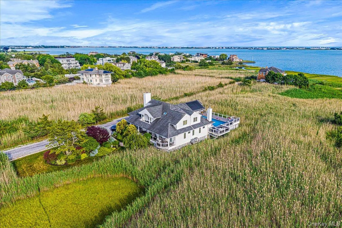 13 Bay Meadow, Southampton, NY, 4 Bedrooms Bedrooms, 16 Rooms Rooms,4 BathroomsBathrooms,Residential Lease,For Rent,Bay Meadow,0,1021777 13 Bay Meadow, Southampton, NY, 4 Bedrooms Bedrooms, 16 Rooms Rooms,4 BathroomsBathrooms,Residential Lease,For Rent,Bay Meadow,0,1021777