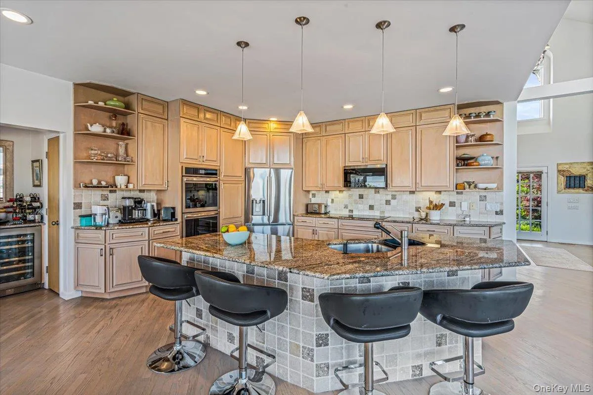 13 Bay Meadow, Southampton, NY, 4 Bedrooms Bedrooms, 16 Rooms Rooms,4 BathroomsBathrooms,Residential Lease,For Rent,Bay Meadow,0,1021777 13 Bay Meadow, Southampton, NY, 4 Bedrooms Bedrooms, 16 Rooms Rooms,4 BathroomsBathrooms,Residential Lease,For Rent,Bay Meadow,0,1021777