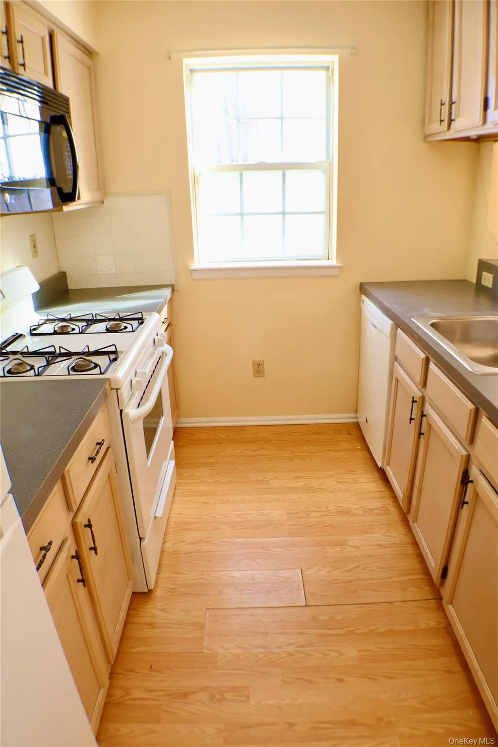 305 Gazebo Court, New Windsor, NY, 2 Bedrooms Bedrooms, 7 Rooms Rooms,2 BathroomsBathrooms,Residential,For Rent,Gazebo,0,1021785 305 Gazebo Court, New Windsor, NY, 2 Bedrooms Bedrooms, 7 Rooms Rooms,2 BathroomsBathrooms,Residential,For Rent,Gazebo,0,1021785