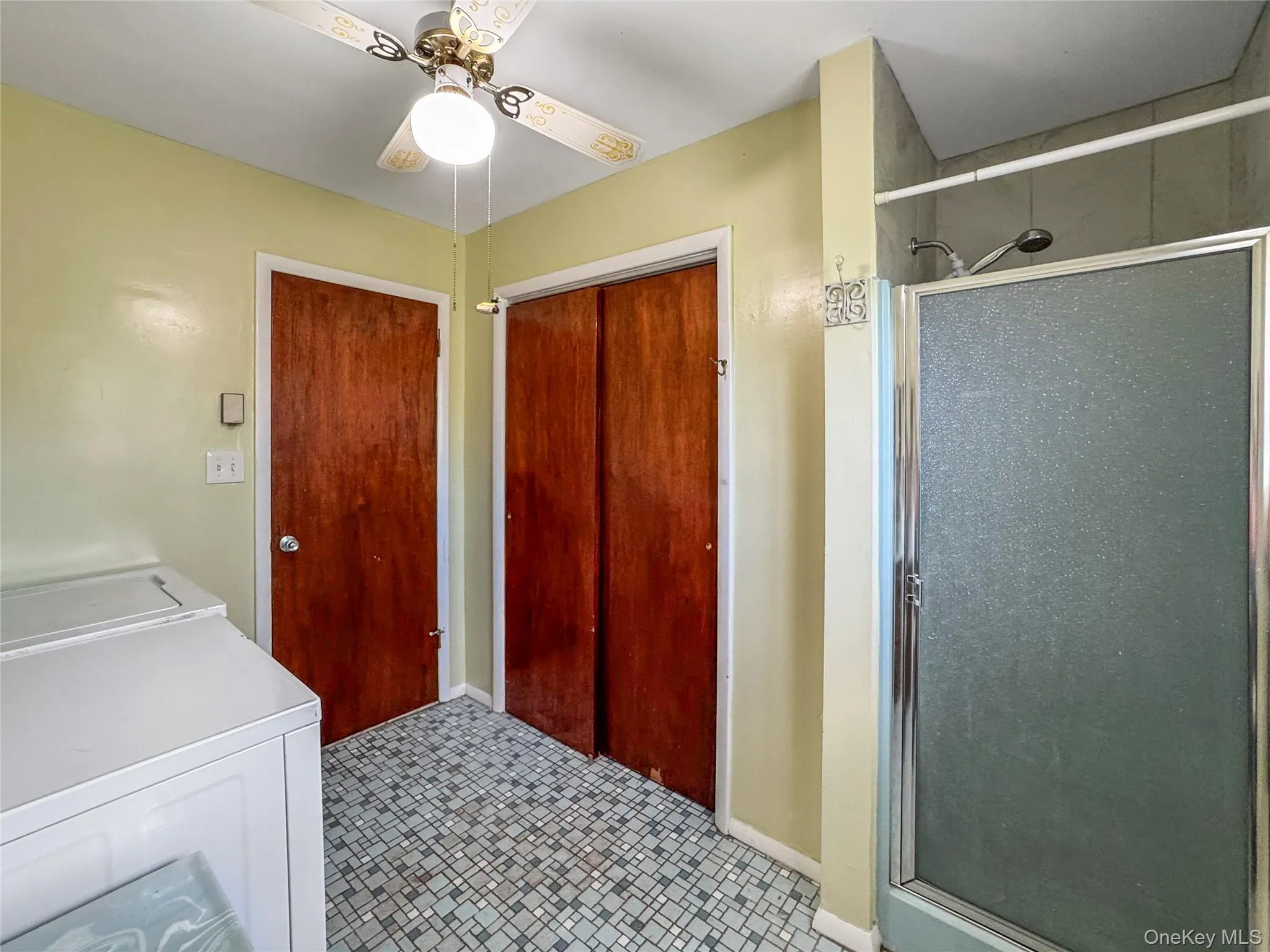 Full bath with washer & dryer Full bath with washer & dryer