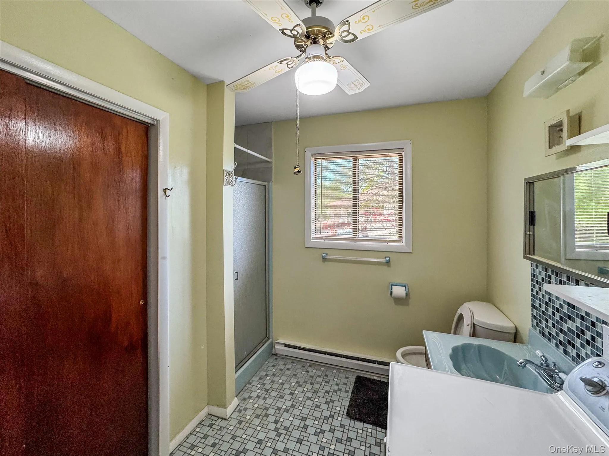 Full bathroom Full bathroom