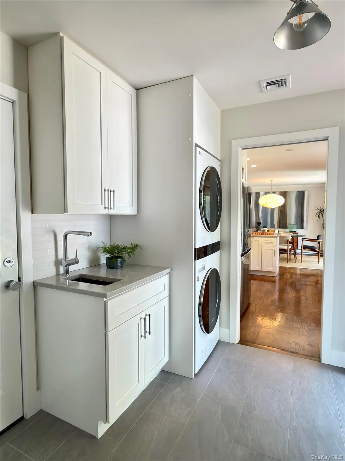 17 Locust Street, Riverhead, NY, 3 Bedrooms Bedrooms, 9 Rooms Rooms,2 BathroomsBathrooms,Residential,For Rent,Locust,0,1021791 17 Locust Street, Riverhead, NY, 3 Bedrooms Bedrooms, 9 Rooms Rooms,2 BathroomsBathrooms,Residential,For Rent,Locust,0,1021791