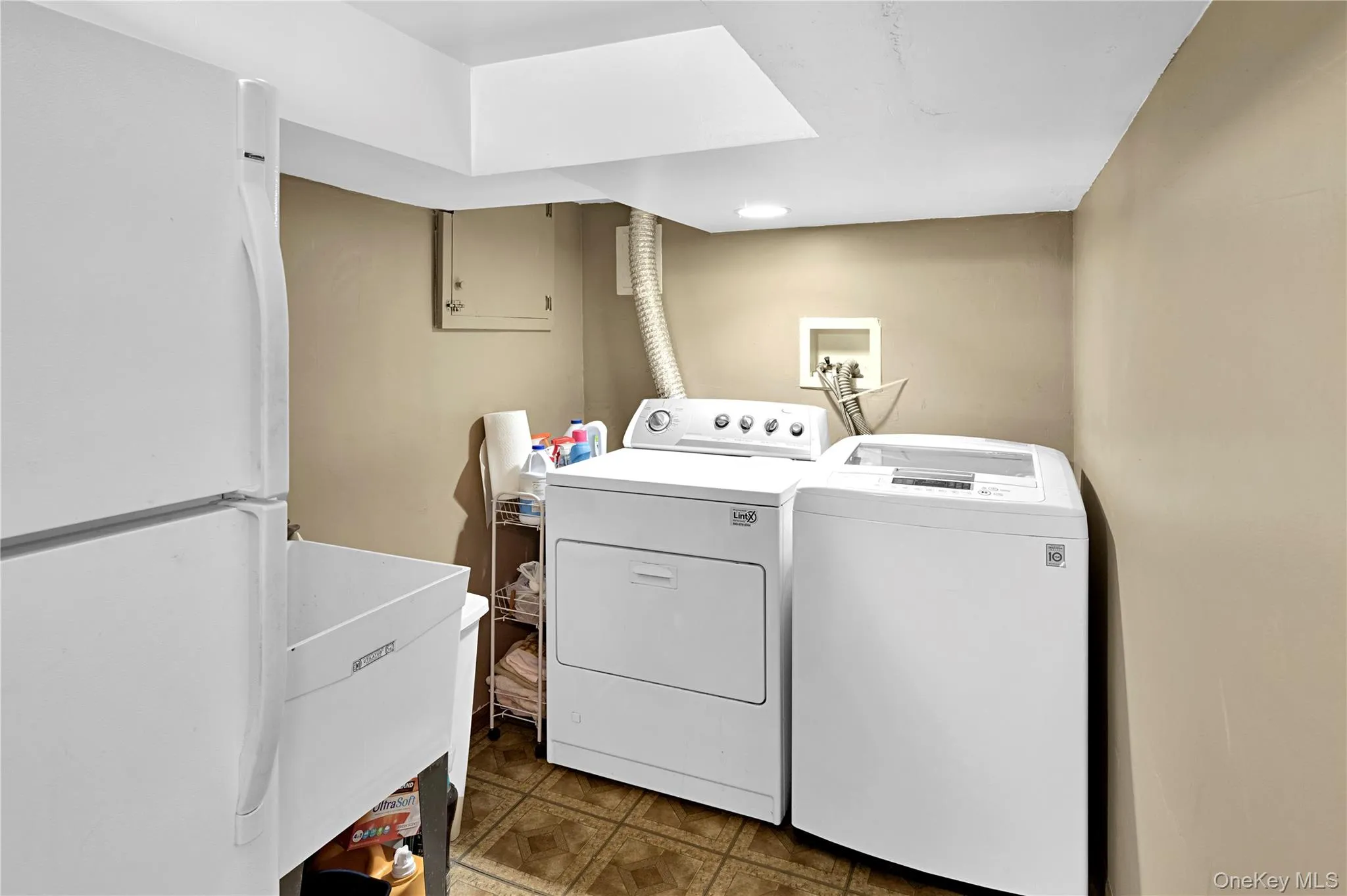 Basement laundry area. Basement laundry area.