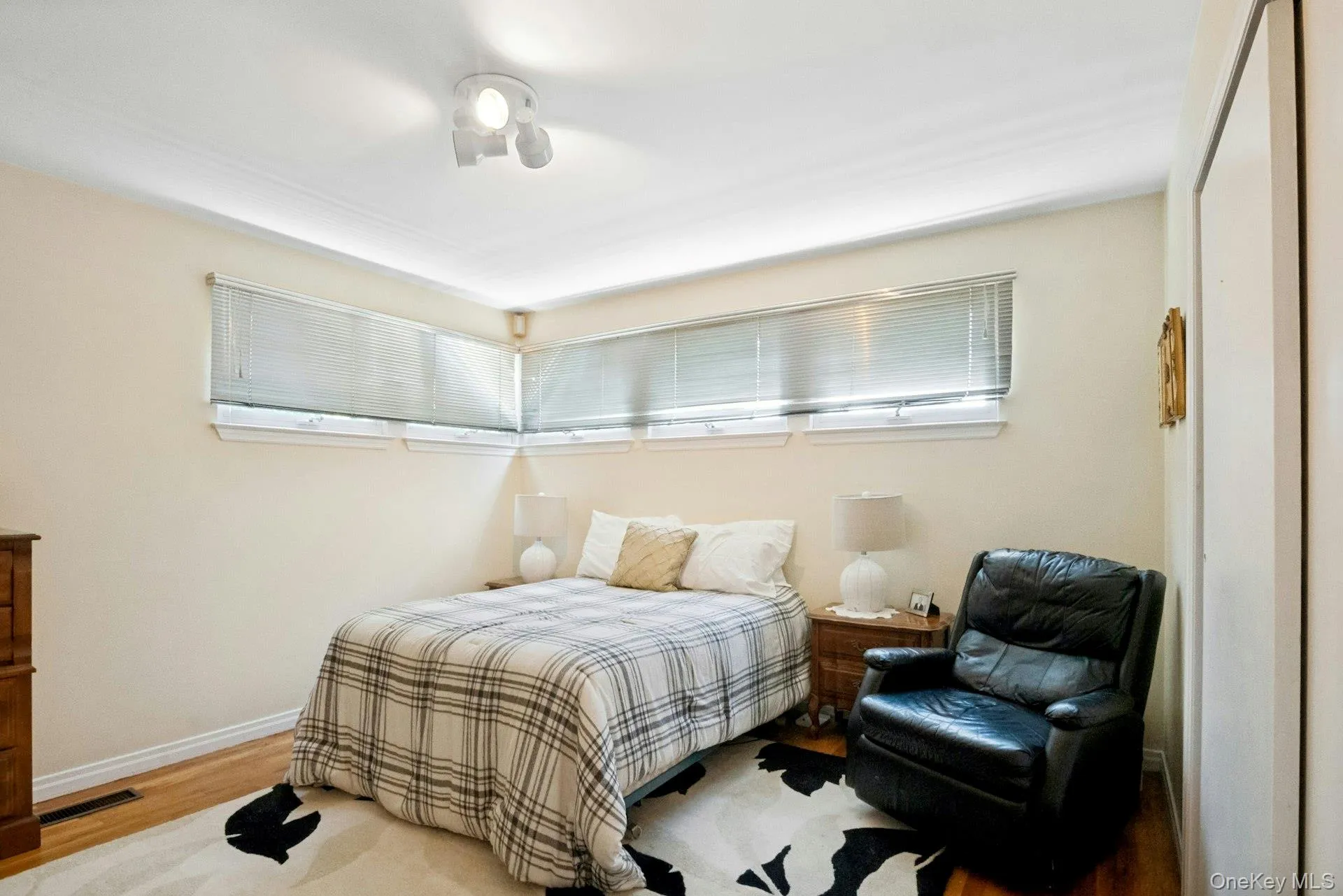 Large Second bedroom Large Second bedroom