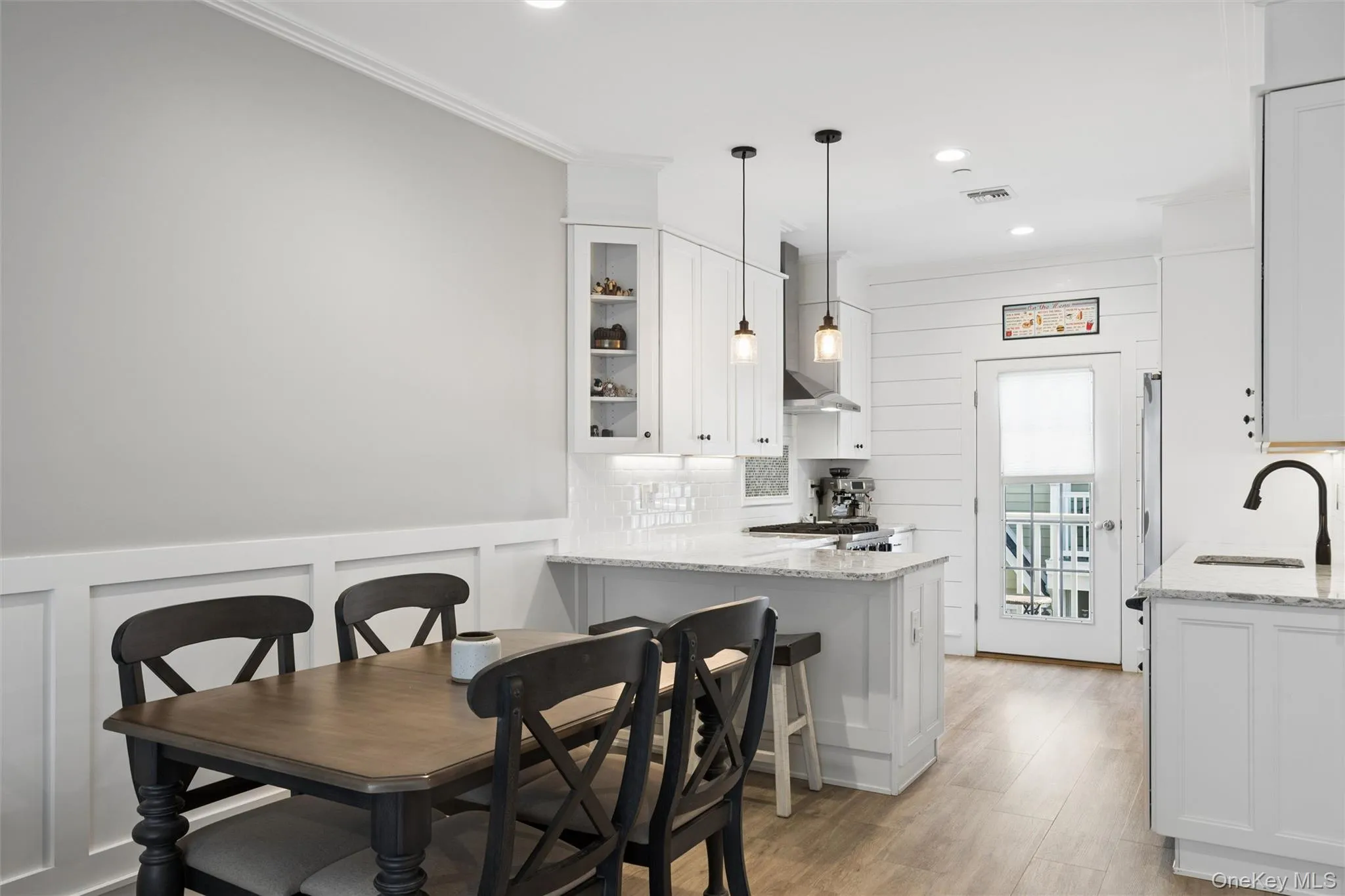 Open Floor Plan - Ideal for Entertaining Open Floor Plan - Ideal for Entertaining