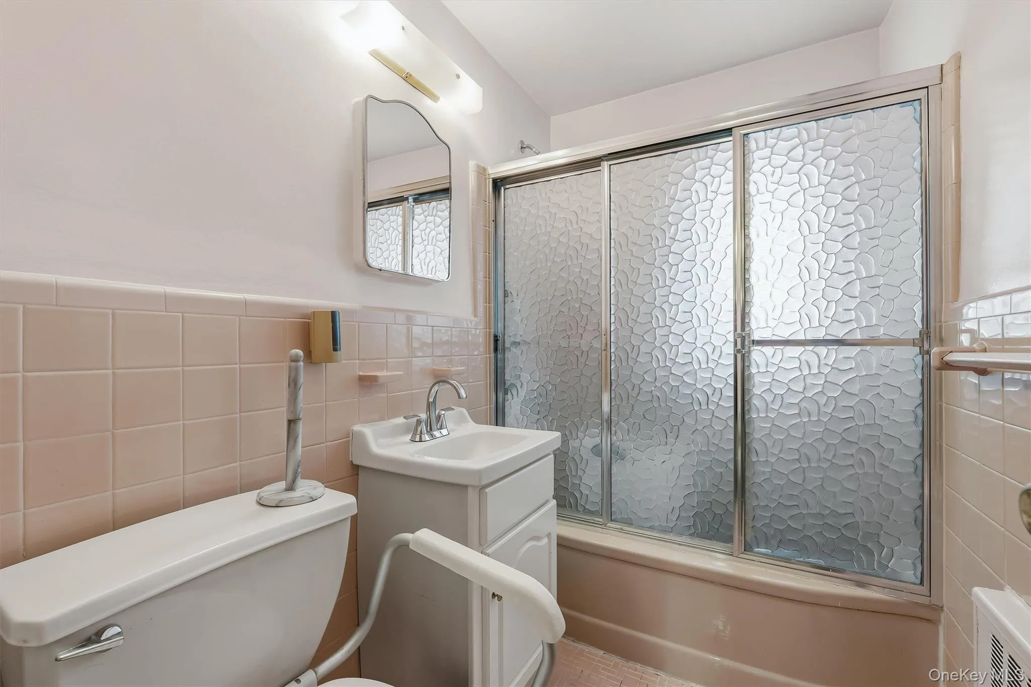 Hall bathroom. Hall bathroom.