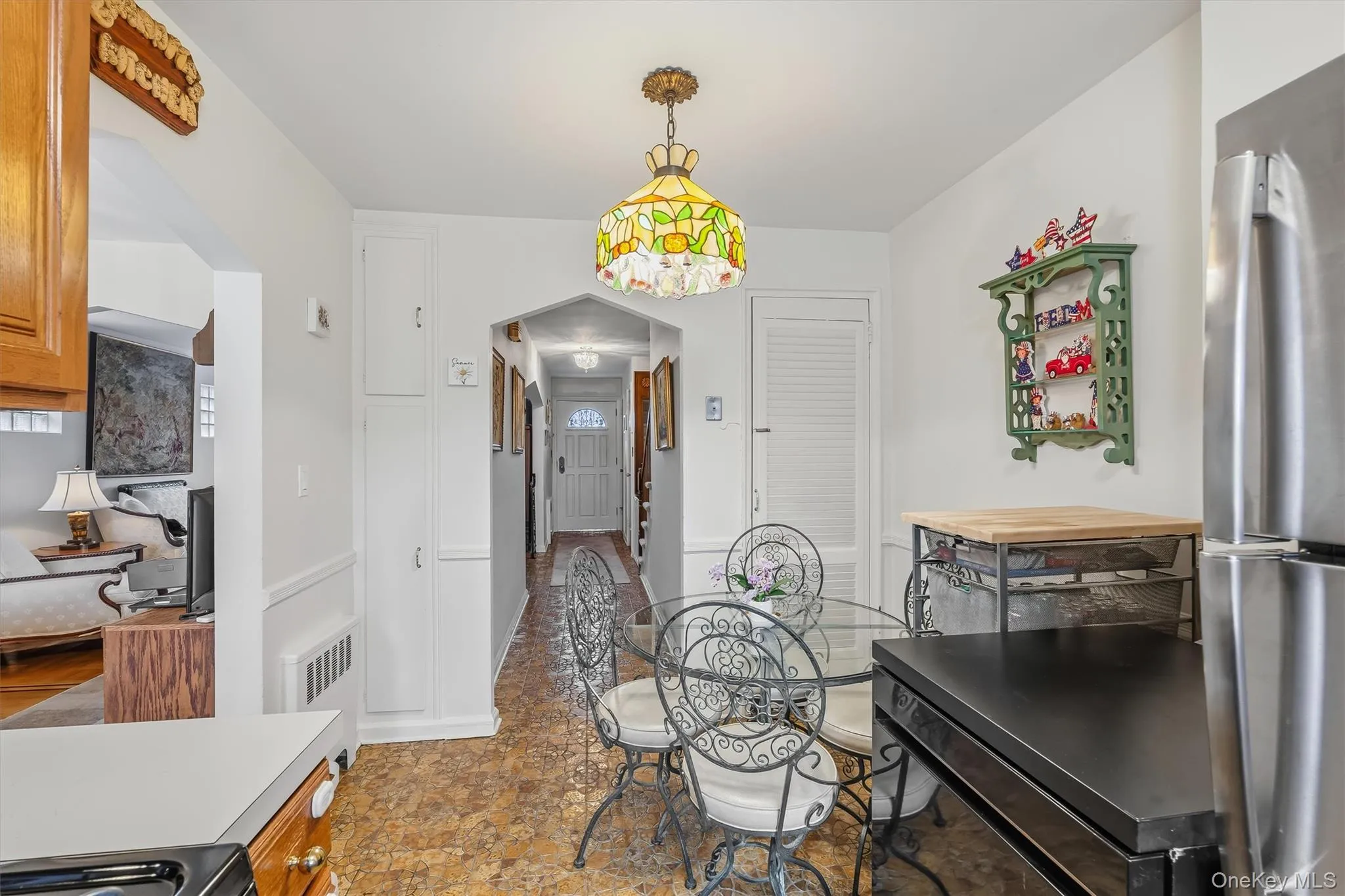 Eat-in kitchen. Eat-in kitchen.