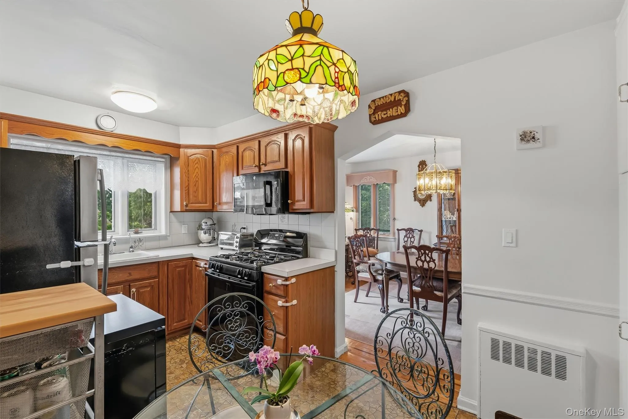 Eat-in kitchen. Eat-in kitchen.