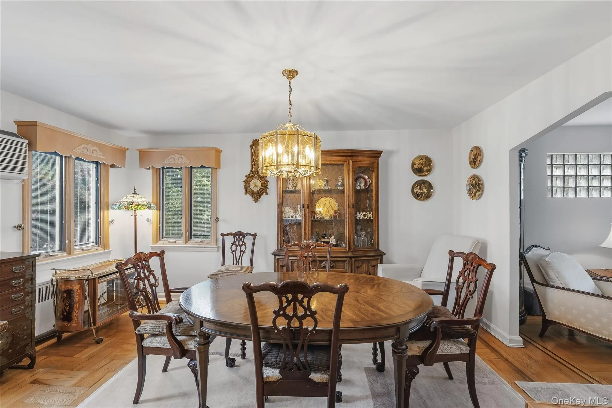 Dining room. Dining room.
