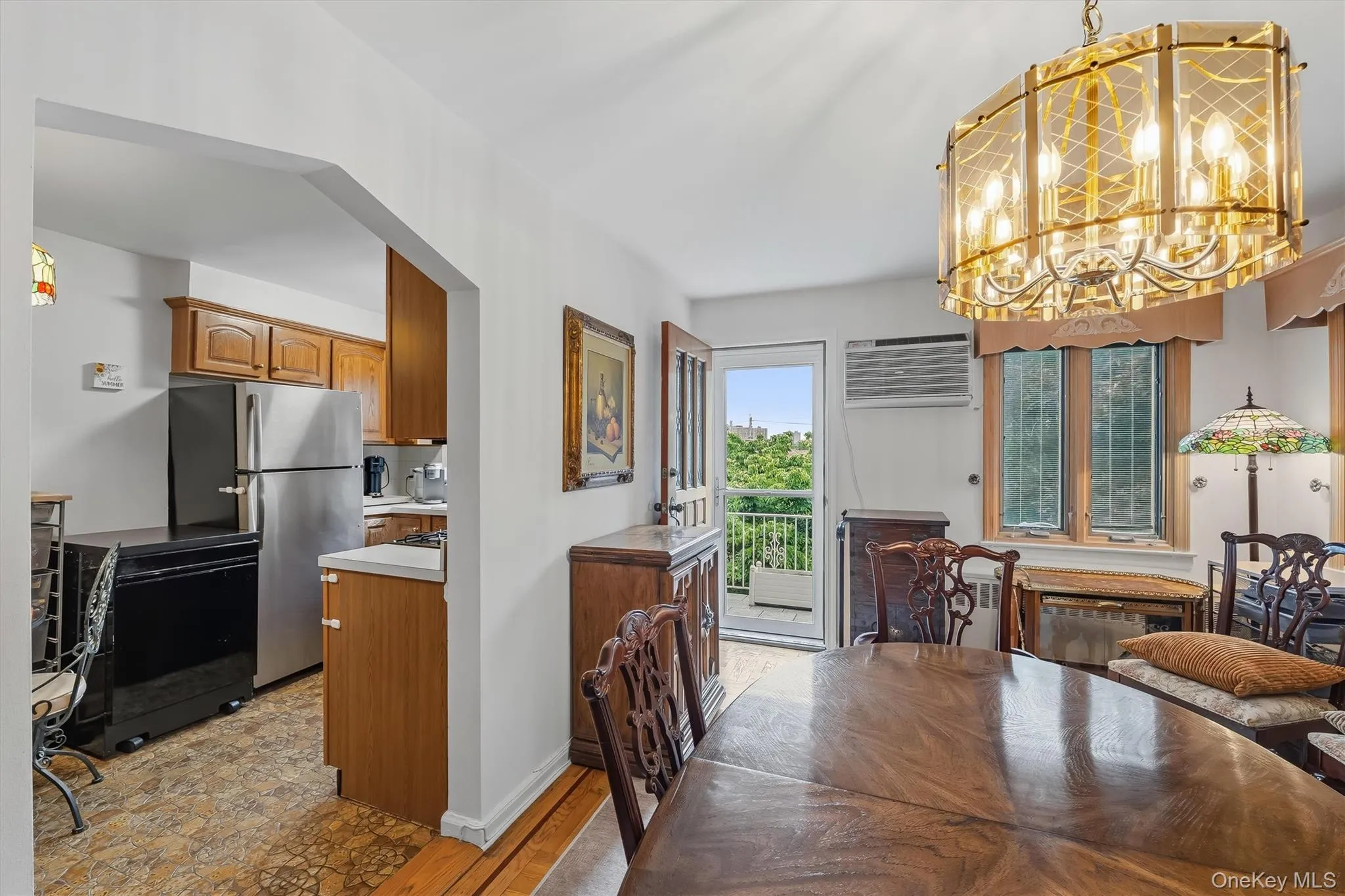 Dining room. Dining room.