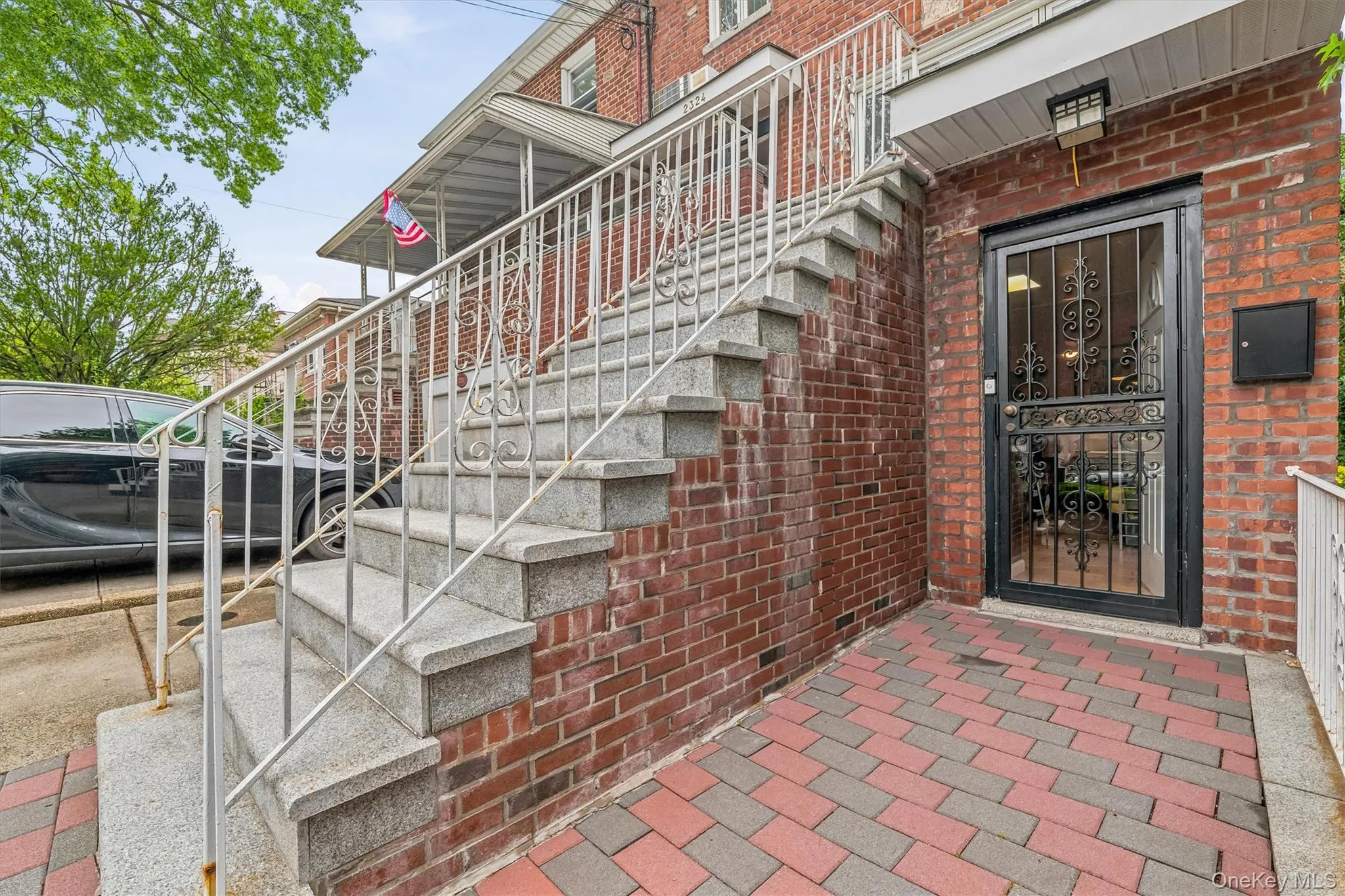 Entrance to ground level unit. Entrance to ground level unit.