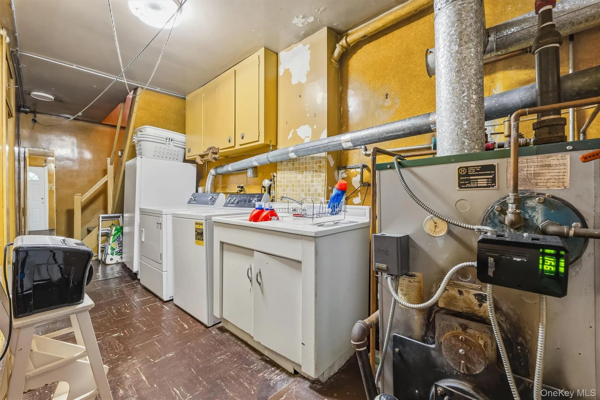 Laundry room & utilities. Laundry room & utilities.