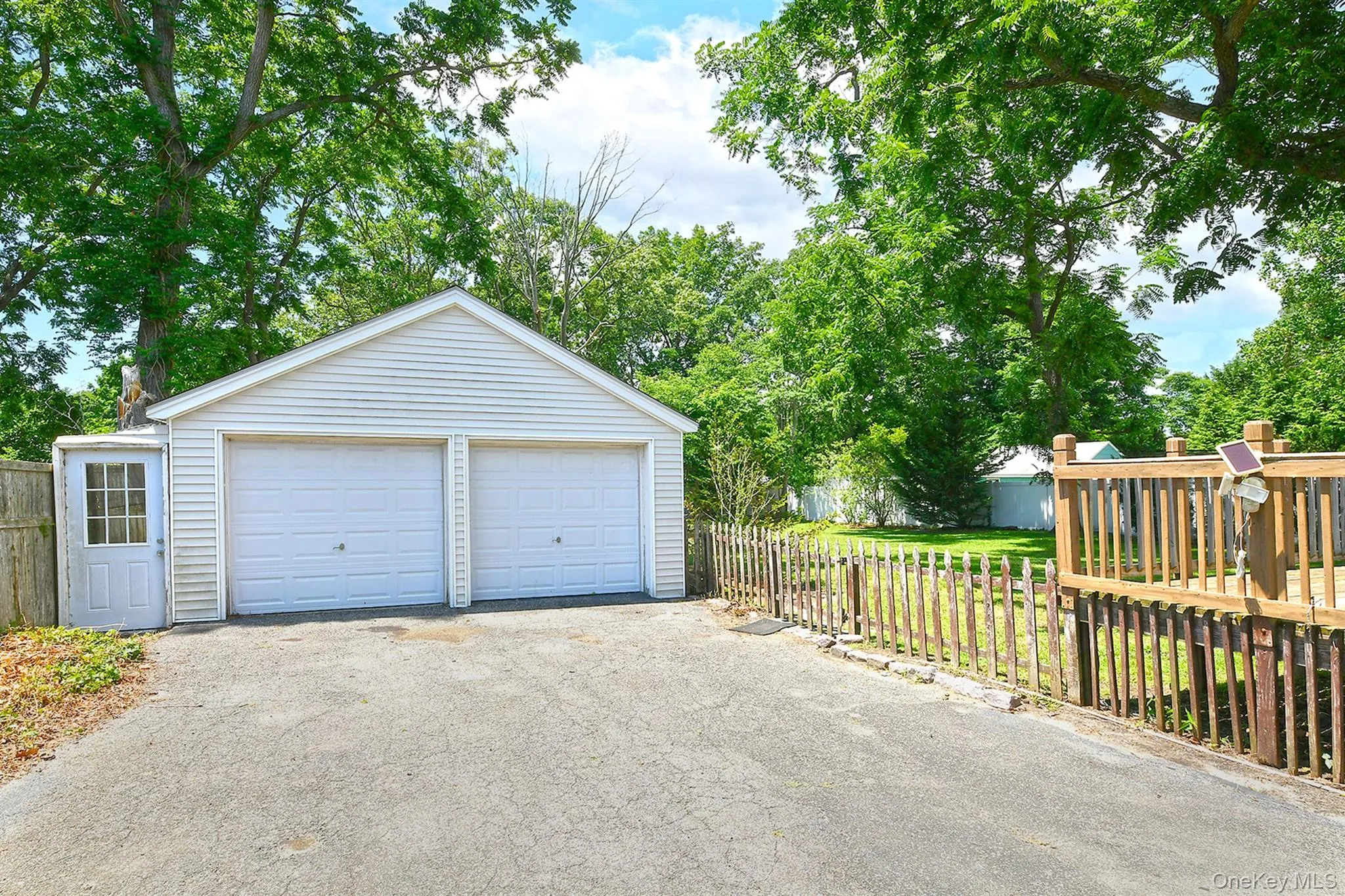 2 Car garage with much potential 2 Car garage with much potential