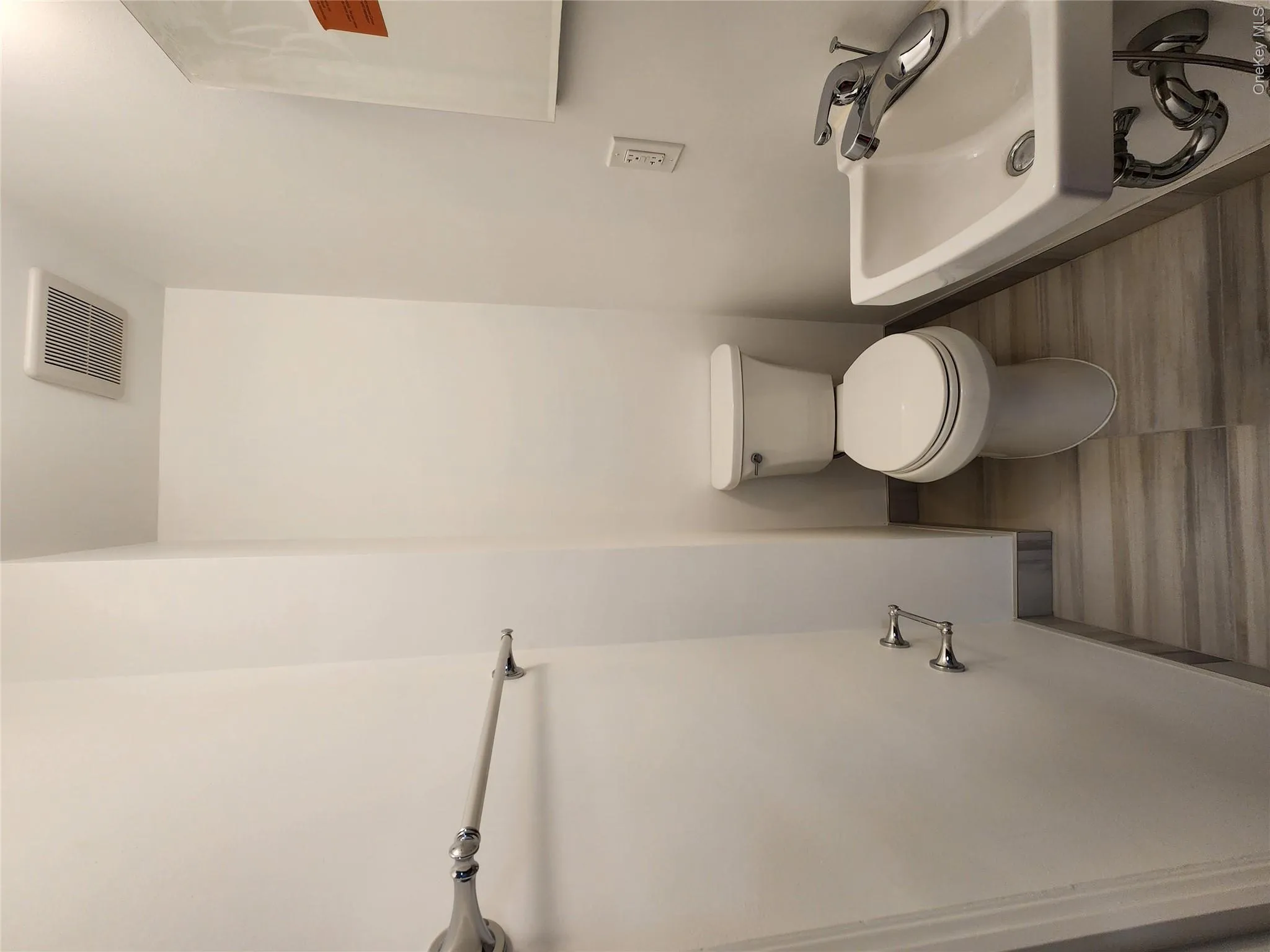 1/2 bath in primary bedroom 1/2 bath in primary bedroom