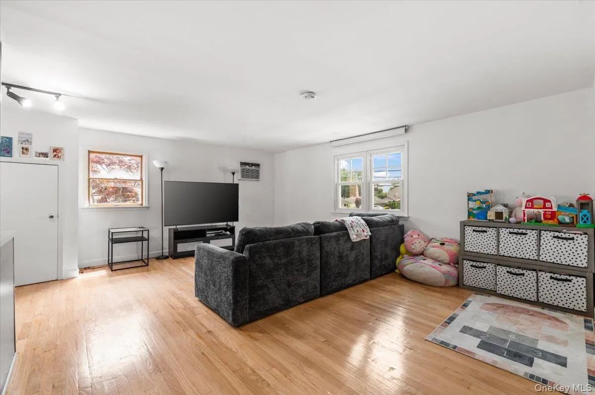 78 Broadway, Oyster Bay, NY, 4 Bedrooms Bedrooms, 7 Rooms Rooms,2 BathroomsBathrooms,Residential,For Rent,Broadway,0,1021830 78 Broadway, Oyster Bay, NY, 4 Bedrooms Bedrooms, 7 Rooms Rooms,2 BathroomsBathrooms,Residential,For Rent,Broadway,0,1021830
