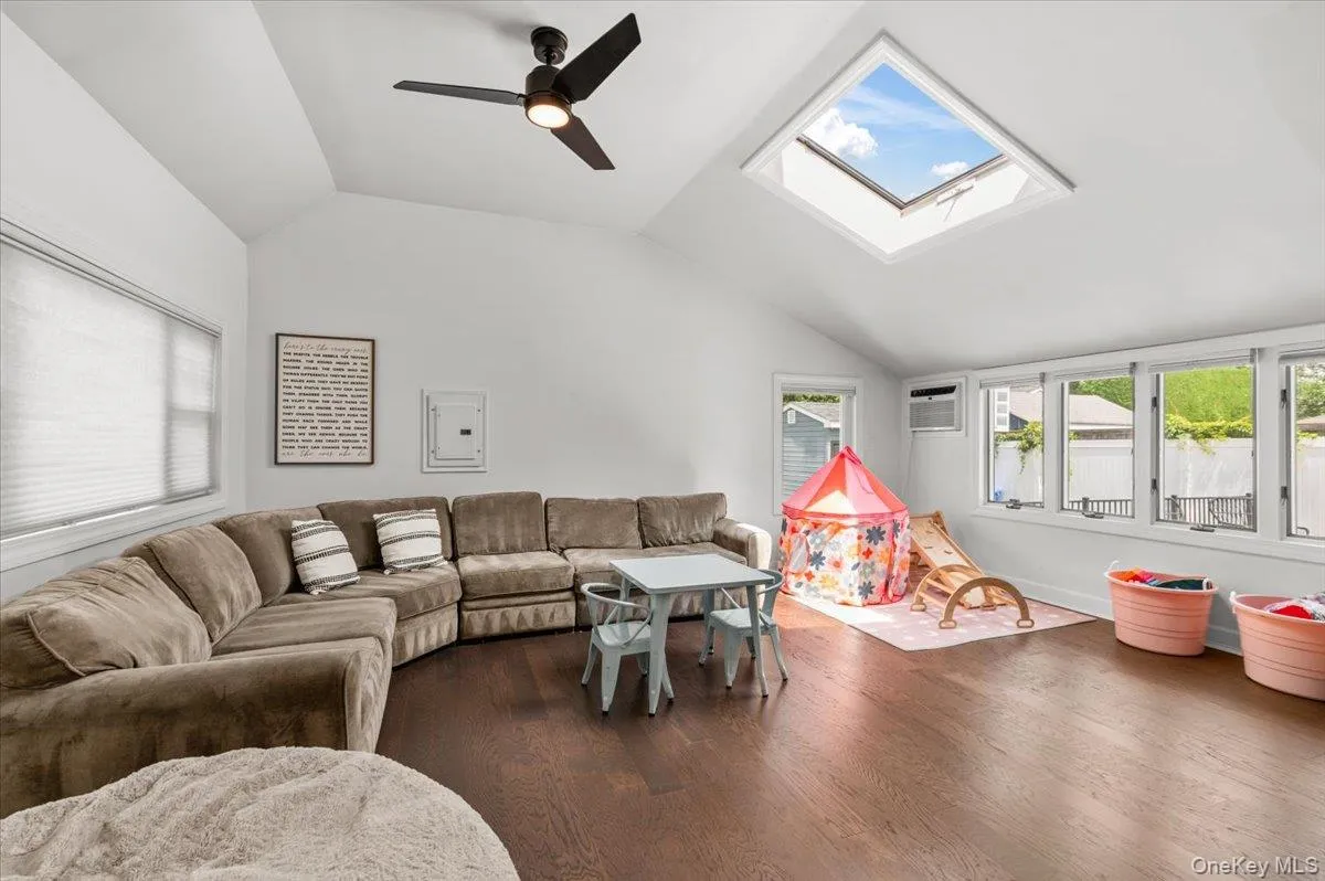 78 Broadway, Oyster Bay, NY, 4 Bedrooms Bedrooms, 7 Rooms Rooms,2 BathroomsBathrooms,Residential,For Rent,Broadway,0,1021830 78 Broadway, Oyster Bay, NY, 4 Bedrooms Bedrooms, 7 Rooms Rooms,2 BathroomsBathrooms,Residential,For Rent,Broadway,0,1021830