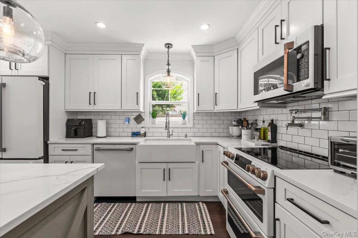 78 Broadway, Oyster Bay, NY, 4 Bedrooms Bedrooms, 7 Rooms Rooms,2 BathroomsBathrooms,Residential,For Rent,Broadway,0,1021830 78 Broadway, Oyster Bay, NY, 4 Bedrooms Bedrooms, 7 Rooms Rooms,2 BathroomsBathrooms,Residential,For Rent,Broadway,0,1021830