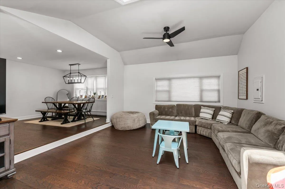 78 Broadway, Oyster Bay, NY, 4 Bedrooms Bedrooms, 7 Rooms Rooms,2 BathroomsBathrooms,Residential,For Rent,Broadway,0,1021830 78 Broadway, Oyster Bay, NY, 4 Bedrooms Bedrooms, 7 Rooms Rooms,2 BathroomsBathrooms,Residential,For Rent,Broadway,0,1021830