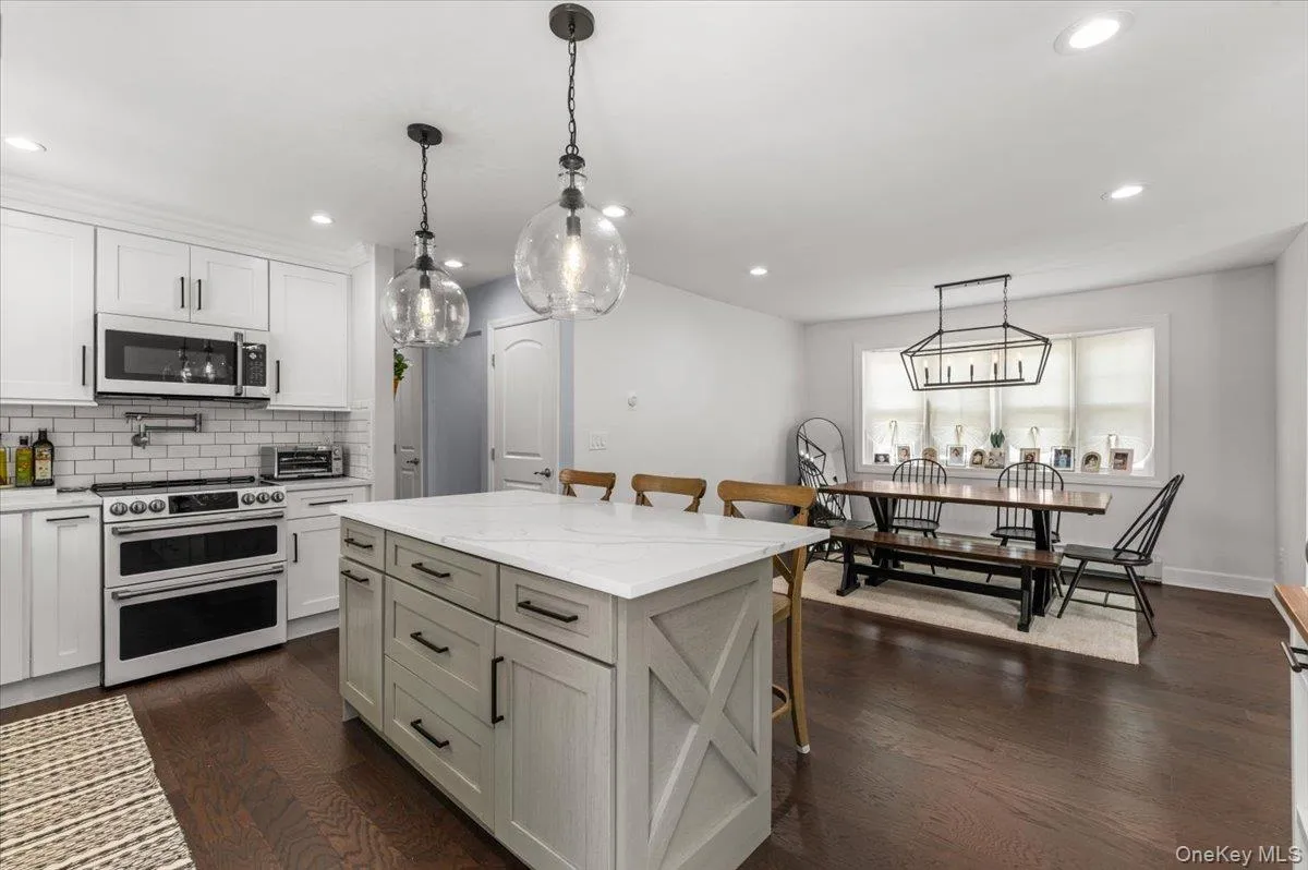 78 Broadway, Oyster Bay, NY, 4 Bedrooms Bedrooms, 7 Rooms Rooms,2 BathroomsBathrooms,Residential,For Rent,Broadway,0,1021830 78 Broadway, Oyster Bay, NY, 4 Bedrooms Bedrooms, 7 Rooms Rooms,2 BathroomsBathrooms,Residential,For Rent,Broadway,0,1021830