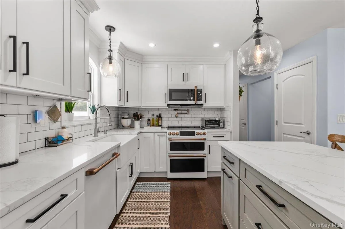 78 Broadway, Oyster Bay, NY, 4 Bedrooms Bedrooms, 7 Rooms Rooms,2 BathroomsBathrooms,Residential,For Rent,Broadway,0,1021830 78 Broadway, Oyster Bay, NY, 4 Bedrooms Bedrooms, 7 Rooms Rooms,2 BathroomsBathrooms,Residential,For Rent,Broadway,0,1021830