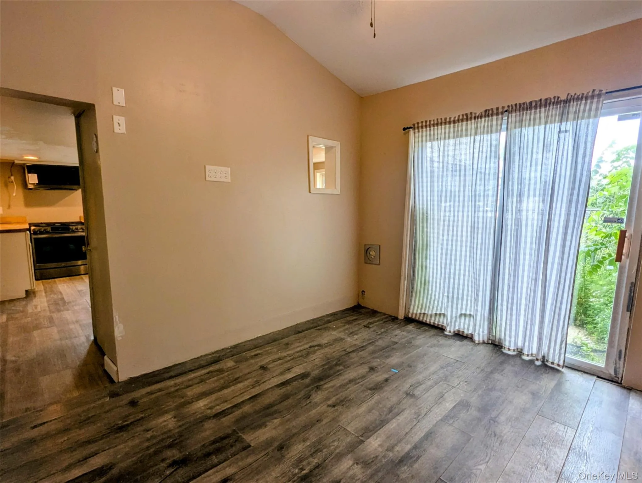 Dining area, office, auxiliary room Dining area, office, auxiliary room
