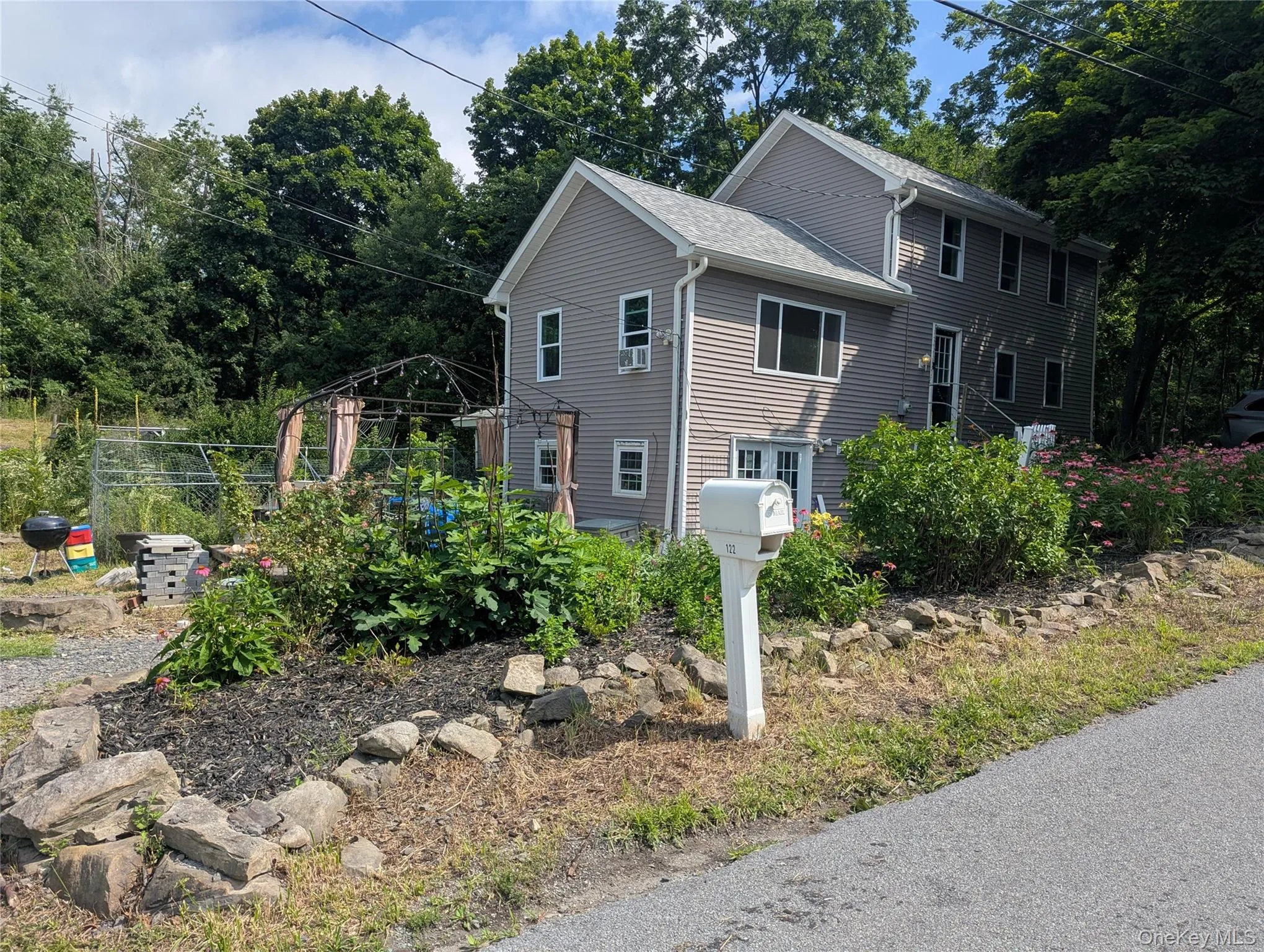 122 Castle High Road, Middletown, NY, 3 Bedrooms Bedrooms, 6 Rooms Rooms,1 BathroomBathrooms,Residential,For Rent,Castle High,0,1021833 122 Castle High Road, Middletown, NY, 3 Bedrooms Bedrooms, 6 Rooms Rooms,1 BathroomBathrooms,Residential,For Rent,Castle High,0,1021833