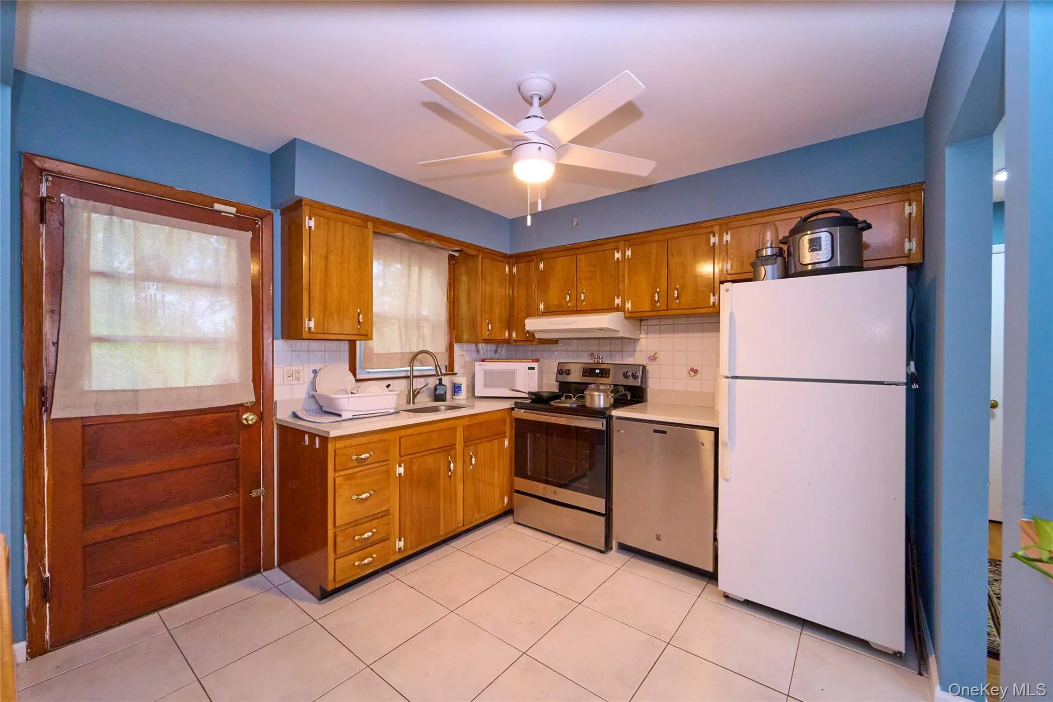 12 Goeller Avenue, Huntington, NY, 4 Bedrooms Bedrooms, 8 Rooms Rooms,3 BathroomsBathrooms,Residential,For Rent,Goeller,0,1021843 12 Goeller Avenue, Huntington, NY, 4 Bedrooms Bedrooms, 8 Rooms Rooms,3 BathroomsBathrooms,Residential,For Rent,Goeller,0,1021843