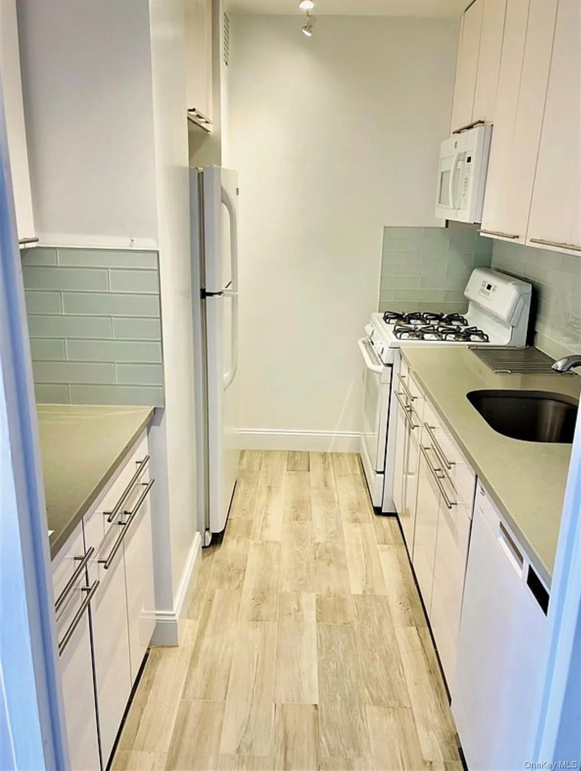 330 33rd Street, New York, NY, 1 Bedroom Bedrooms, 3 Rooms Rooms,1 BathroomBathrooms,Residential Lease,For Rent,33rd,0,1021847 330 33rd Street, New York, NY, 1 Bedroom Bedrooms, 3 Rooms Rooms,1 BathroomBathrooms,Residential Lease,For Rent,33rd,0,1021847