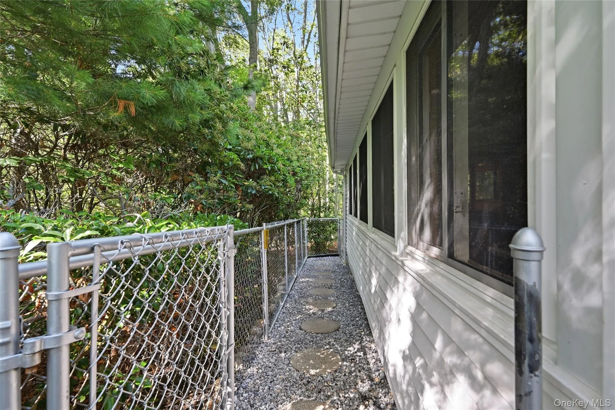 25 Valley Circle, Brookhaven, NY, 1 Bedroom Bedrooms, 5 Rooms Rooms,1 BathroomBathrooms,Residential,For Rent,Valley,0,1021850 25 Valley Circle, Brookhaven, NY, 1 Bedroom Bedrooms, 5 Rooms Rooms,1 BathroomBathrooms,Residential,For Rent,Valley,0,1021850