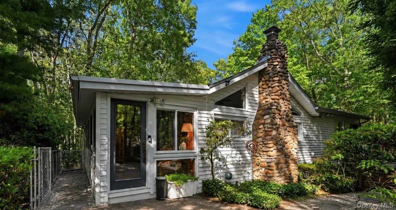 25 Valley Circle, Brookhaven, NY, 1 Bedroom Bedrooms, 5 Rooms Rooms,1 BathroomBathrooms,Residential,For Rent,Valley,0,1021850 25 Valley Circle, Brookhaven, NY, 1 Bedroom Bedrooms, 5 Rooms Rooms,1 BathroomBathrooms,Residential,For Rent,Valley,0,1021850