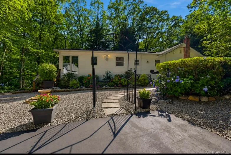 25 Valley Circle, Brookhaven, NY, 1 Bedroom Bedrooms, 5 Rooms Rooms,1 BathroomBathrooms,Residential,For Rent,Valley,0,1021850 25 Valley Circle, Brookhaven, NY, 1 Bedroom Bedrooms, 5 Rooms Rooms,1 BathroomBathrooms,Residential,For Rent,Valley,0,1021850