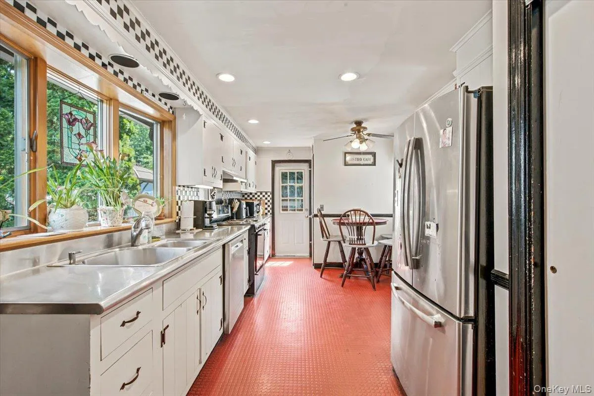 33 Rogers Place, Hempstead, NY, 3 Bedrooms Bedrooms, 7 Rooms Rooms,1 BathroomBathrooms,Residential,For Rent,Rogers,0,1021852 33 Rogers Place, Hempstead, NY, 3 Bedrooms Bedrooms, 7 Rooms Rooms,1 BathroomBathrooms,Residential,For Rent,Rogers,0,1021852