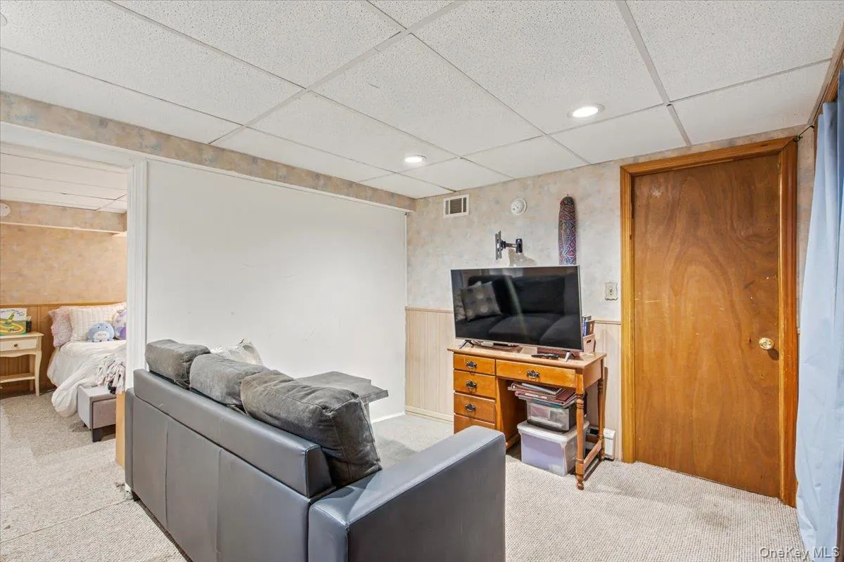 33 Rogers Place, Hempstead, NY, 3 Bedrooms Bedrooms, 7 Rooms Rooms,1 BathroomBathrooms,Residential,For Rent,Rogers,0,1021852 33 Rogers Place, Hempstead, NY, 3 Bedrooms Bedrooms, 7 Rooms Rooms,1 BathroomBathrooms,Residential,For Rent,Rogers,0,1021852