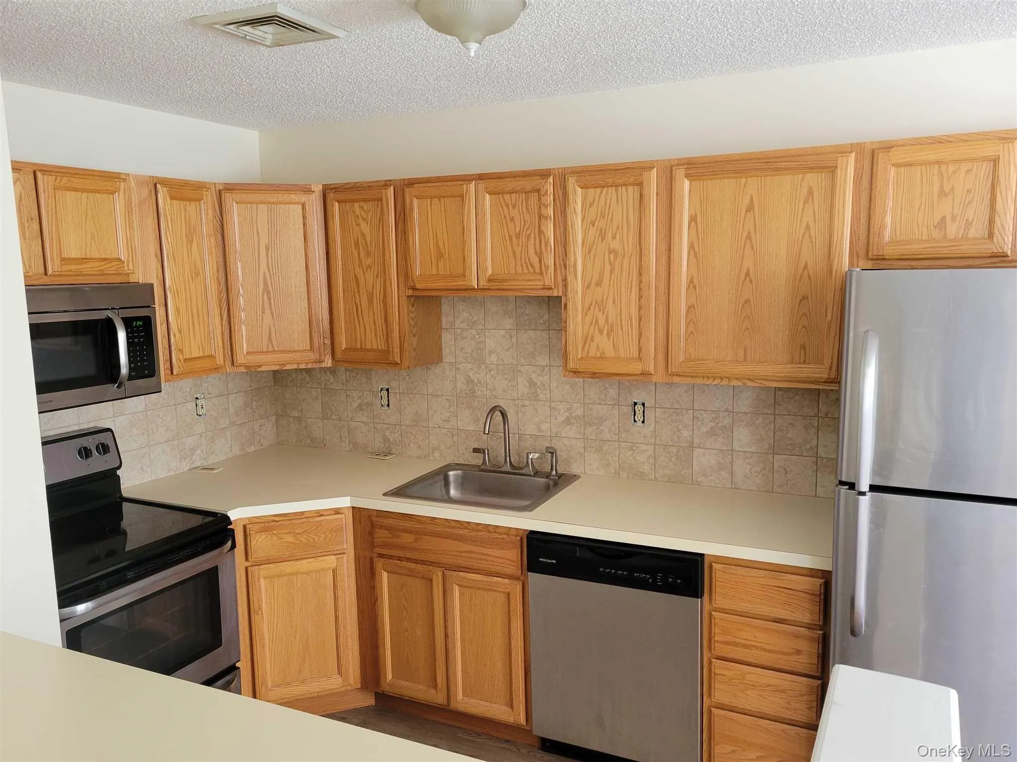 88 TIVOLI Gardens, Red Hook, NY, 1 Bedroom Bedrooms, 3 Rooms Rooms,1 BathroomBathrooms,Residential Lease,For Rent,TIVOLI,0,1021853 88 TIVOLI Gardens, Red Hook, NY, 1 Bedroom Bedrooms, 3 Rooms Rooms,1 BathroomBathrooms,Residential Lease,For Rent,TIVOLI,0,1021853